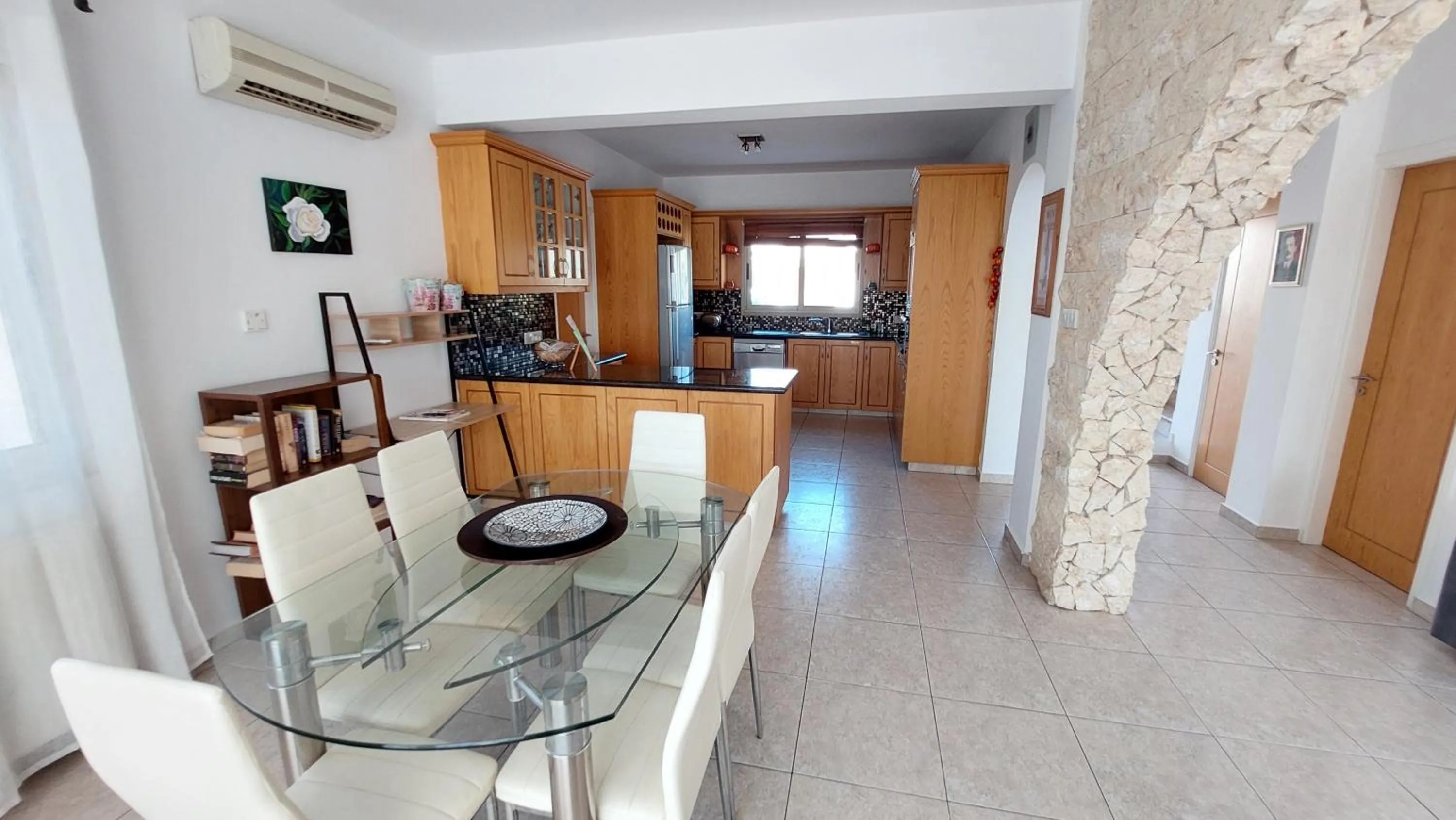 Dining area in Villa Puccini: Luxury villa with private pool