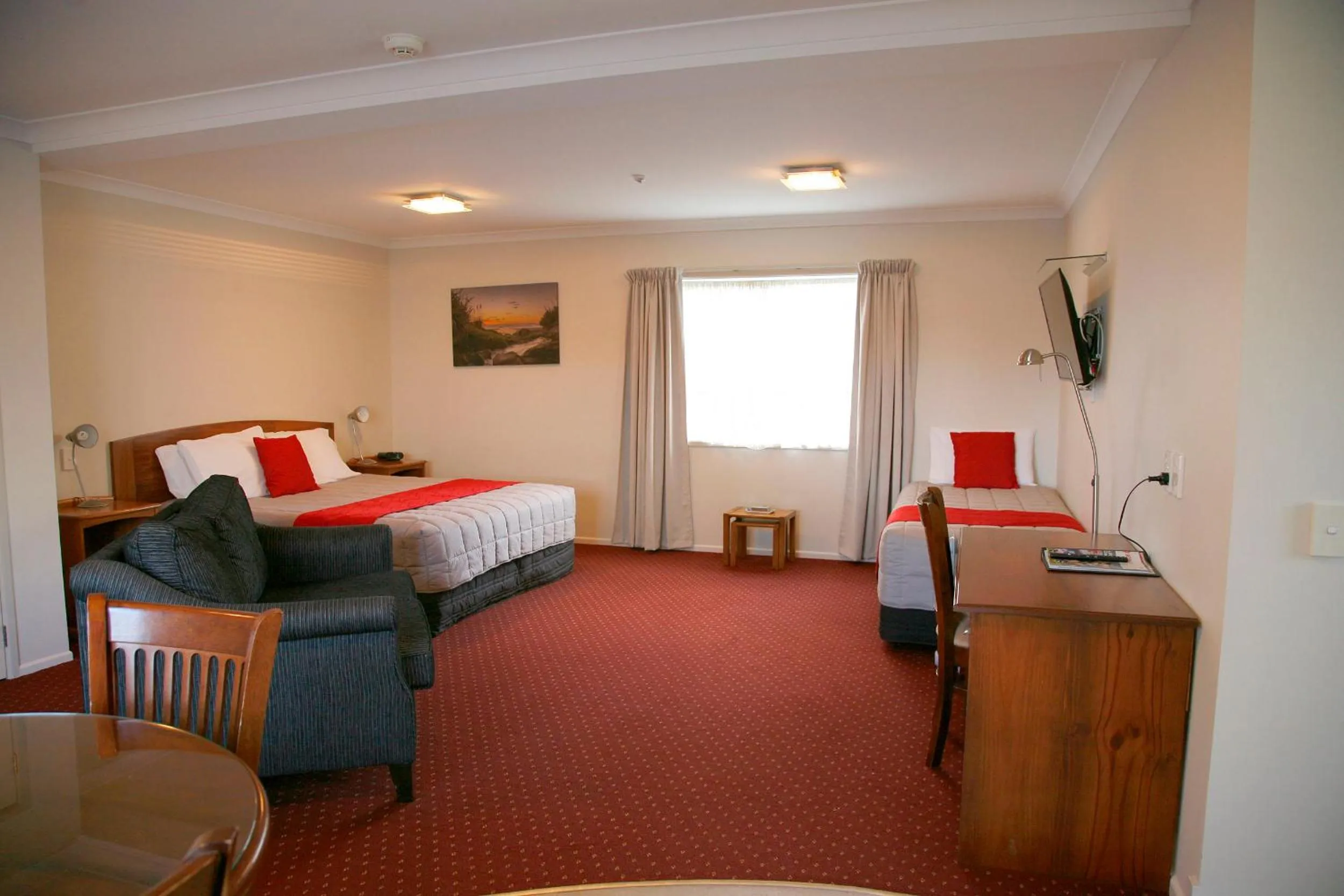Bedroom, Bed in Touchwood Motor Lodge