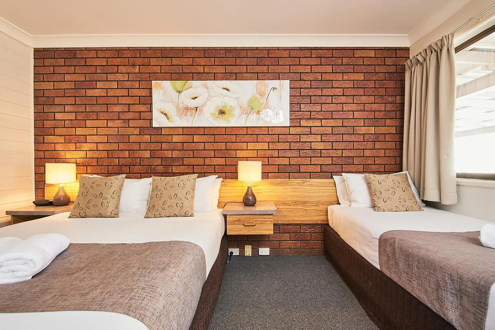 Bedroom, Bed in Ruthven Street Motor Inn