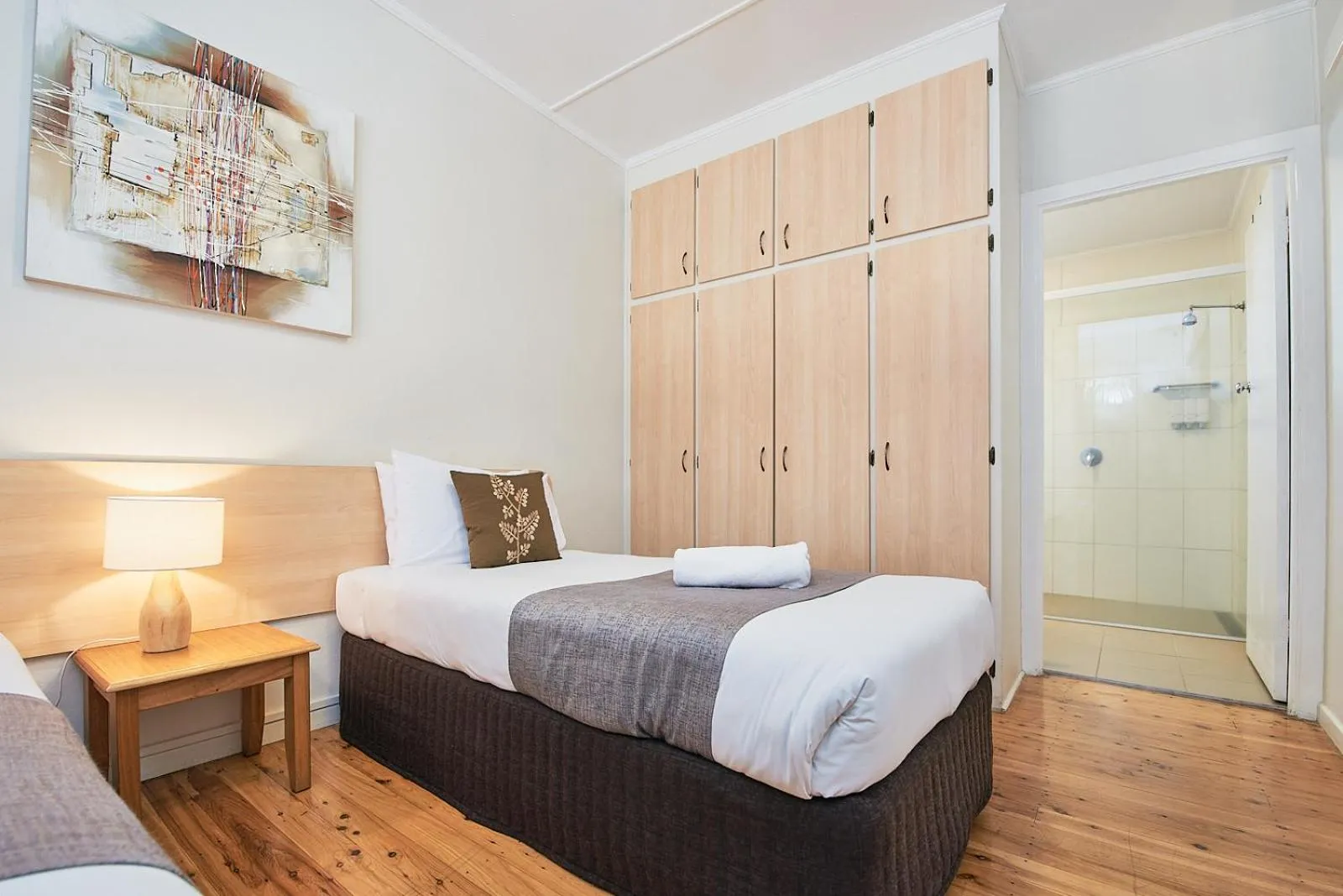 View (from property/room), Bed in Ruthven Street Motor Inn