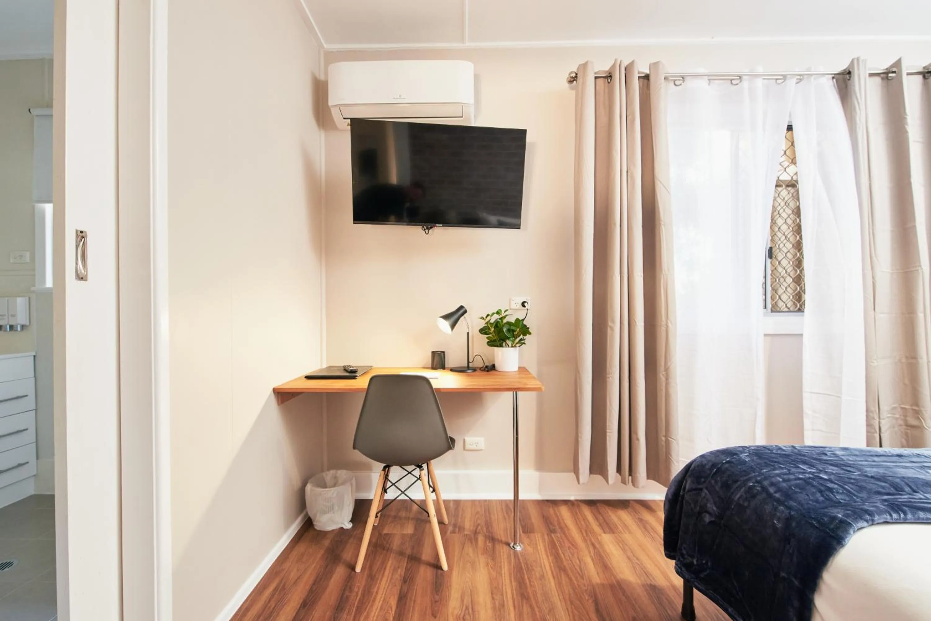 Bedroom, Bed in Ruthven Street Motor Inn