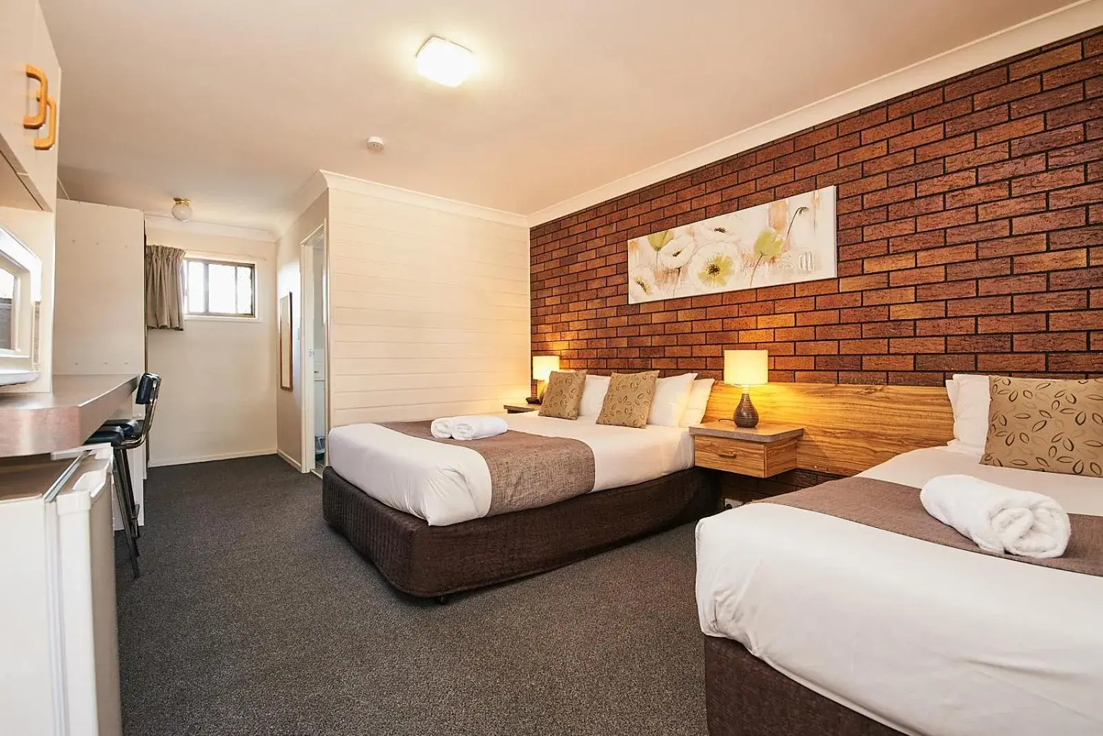 Twin Room in Ruthven Street Motor Inn Twin Room in Ruthven Street Motor Inn