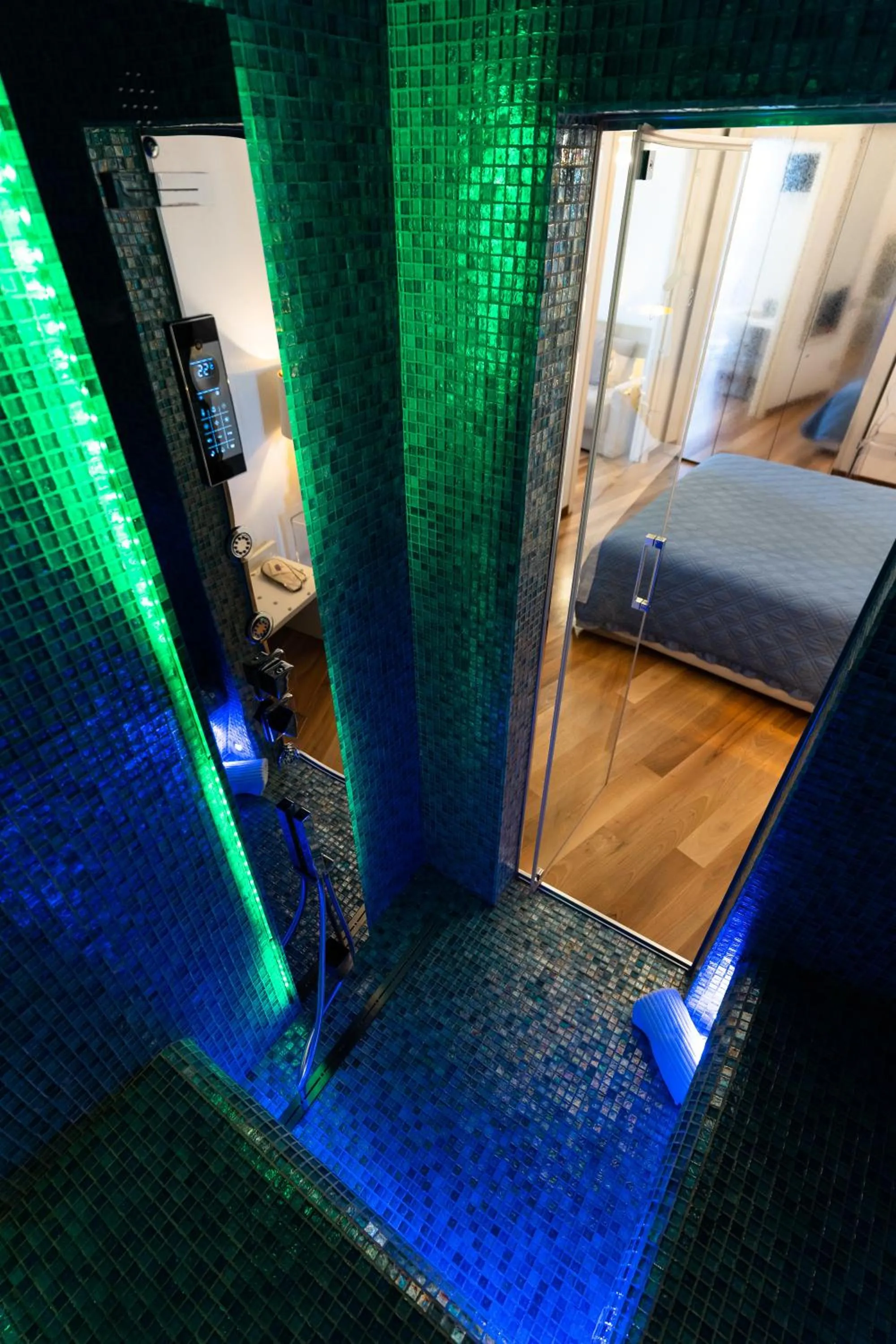 Bed in Stella Maris suite relax