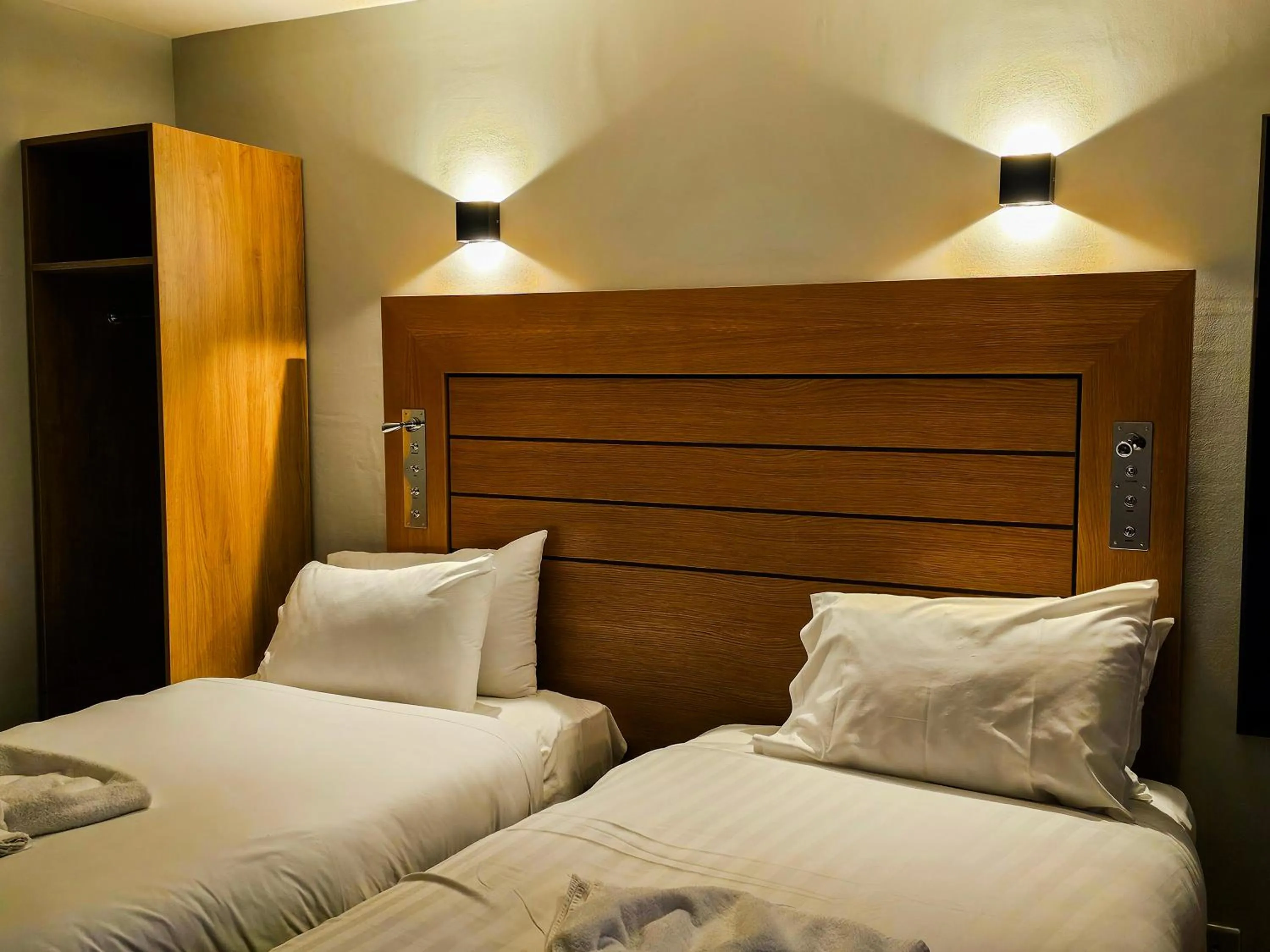 Executive Suite in Crown Hotel - Stone, Near Stoke-On-Trent by OYO