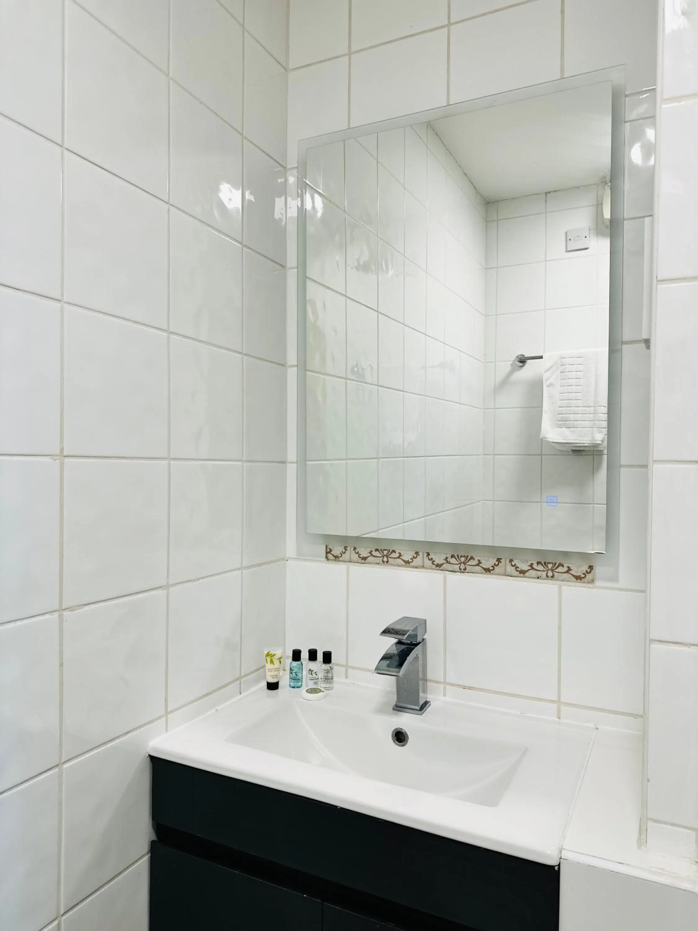 Bathroom in Crown Hotel - Stone, Near Stoke-On-Trent by OYO