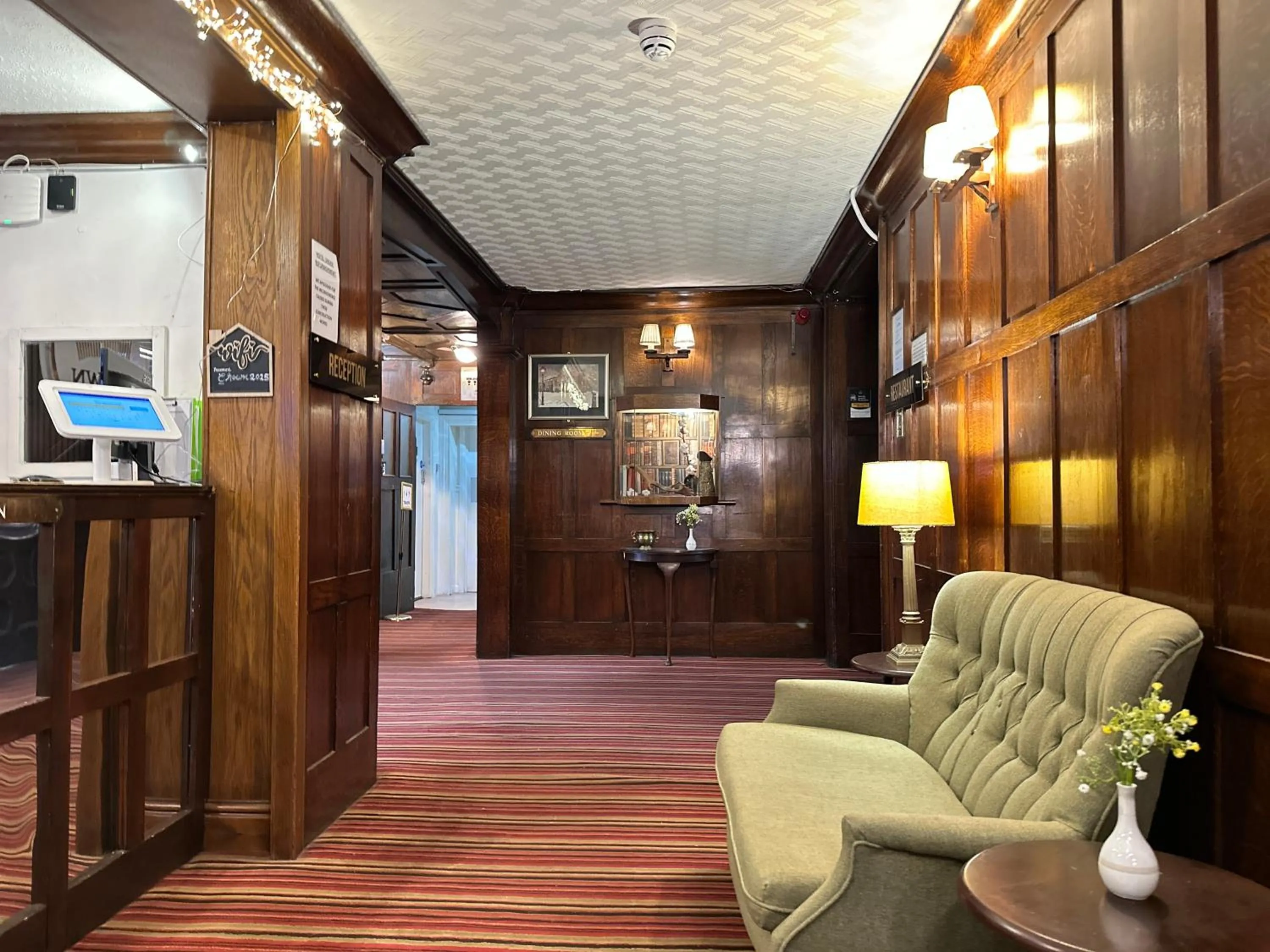 Living room in Crown Hotel - Stone, Near Stoke-On-Trent by OYO