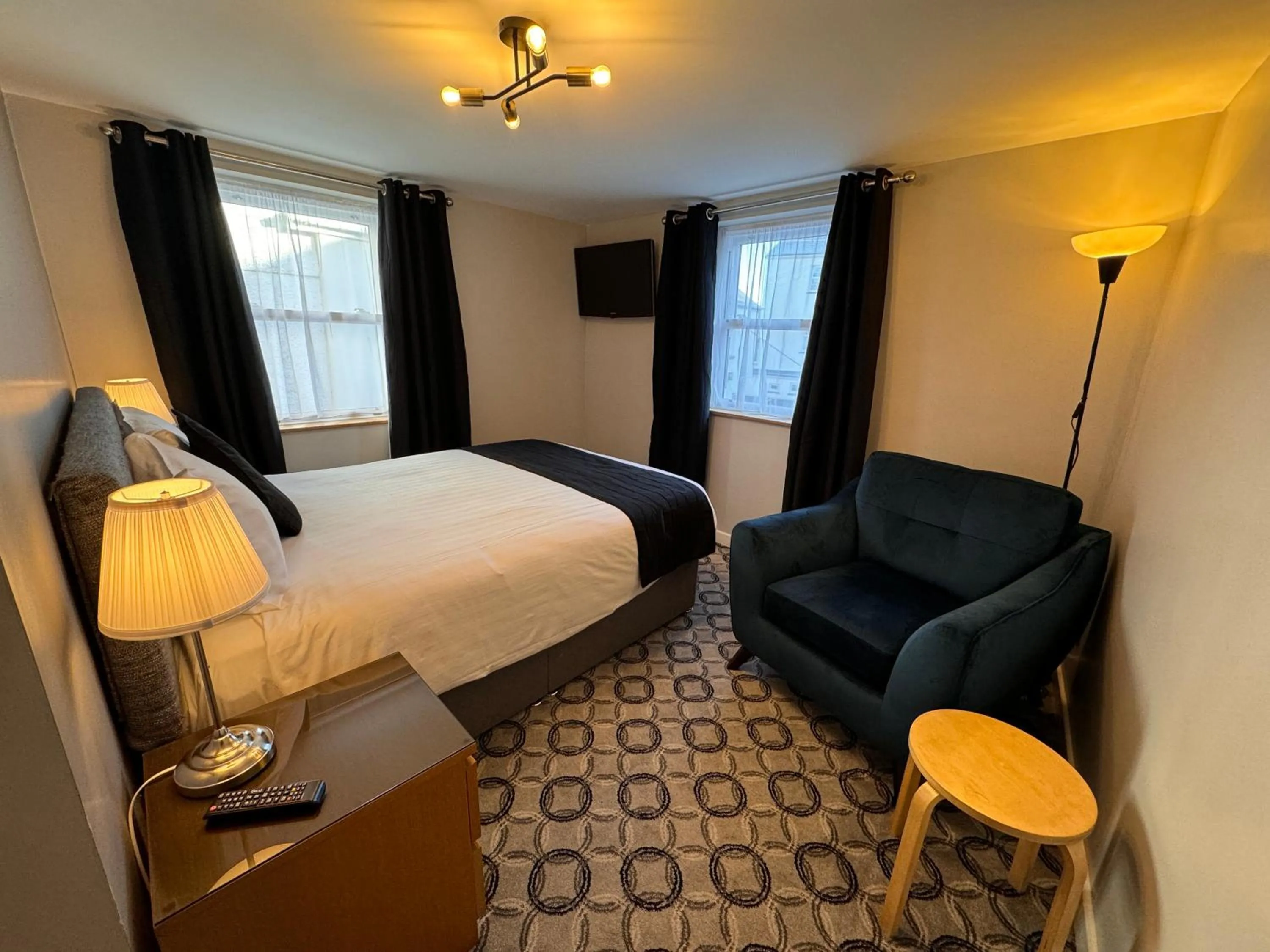 room service, Bed in Spilman Hotel