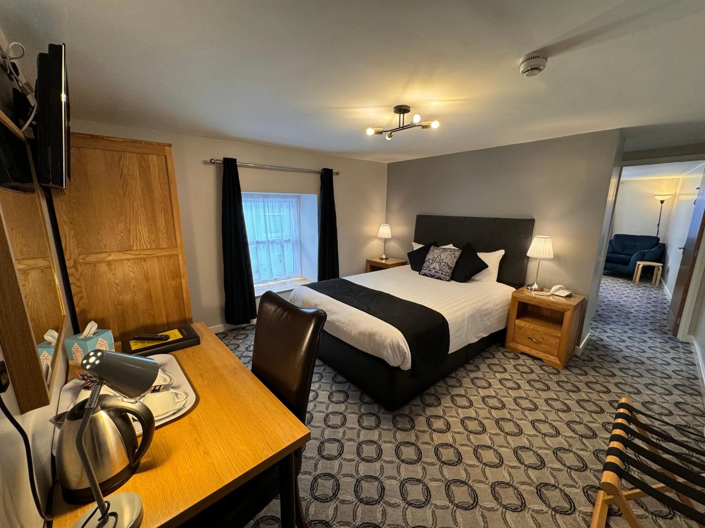 room service, Bed in Spilman Hotel