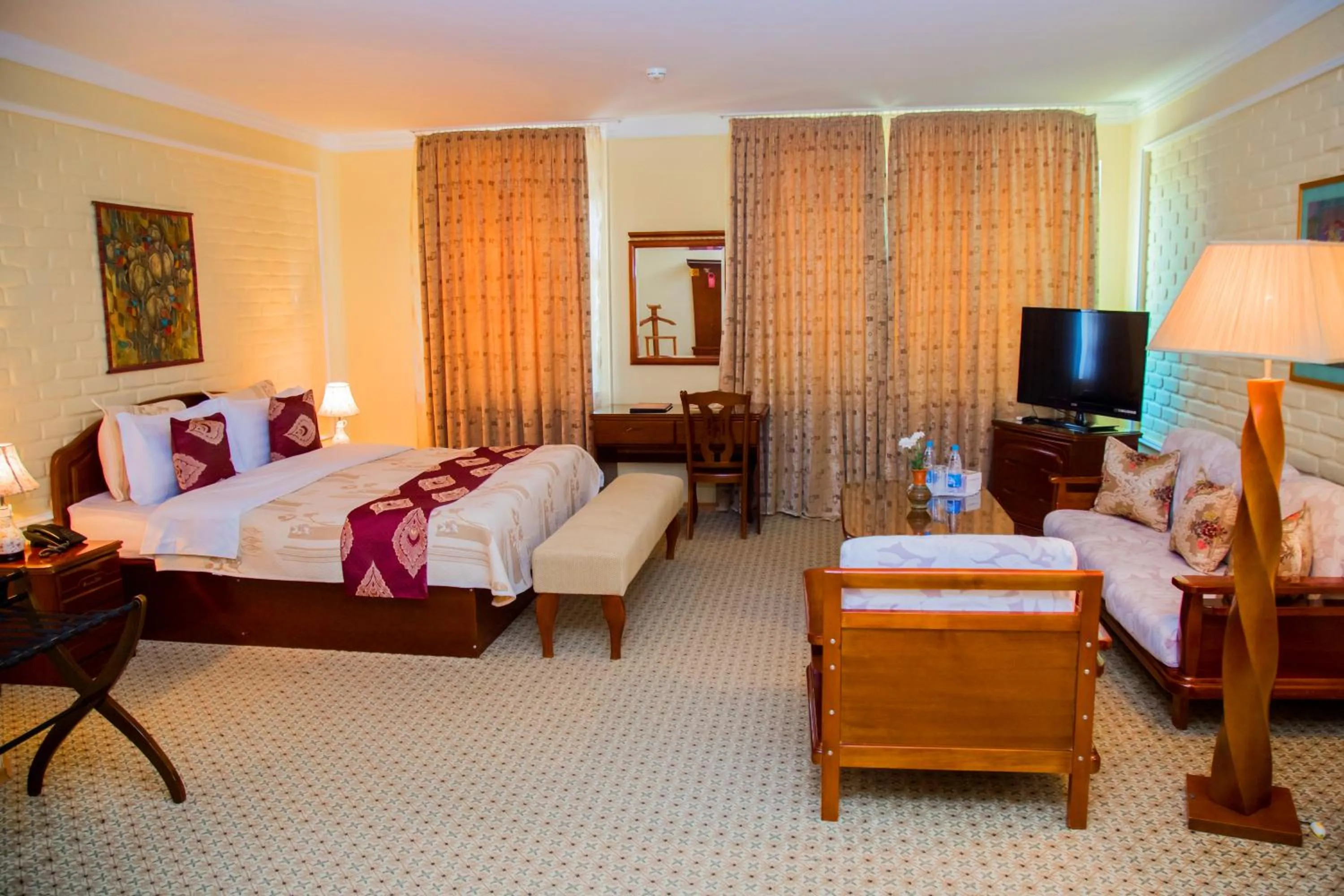 Communal lounge/ TV room, Bed in Hotel Grand Samarkand Superior - B