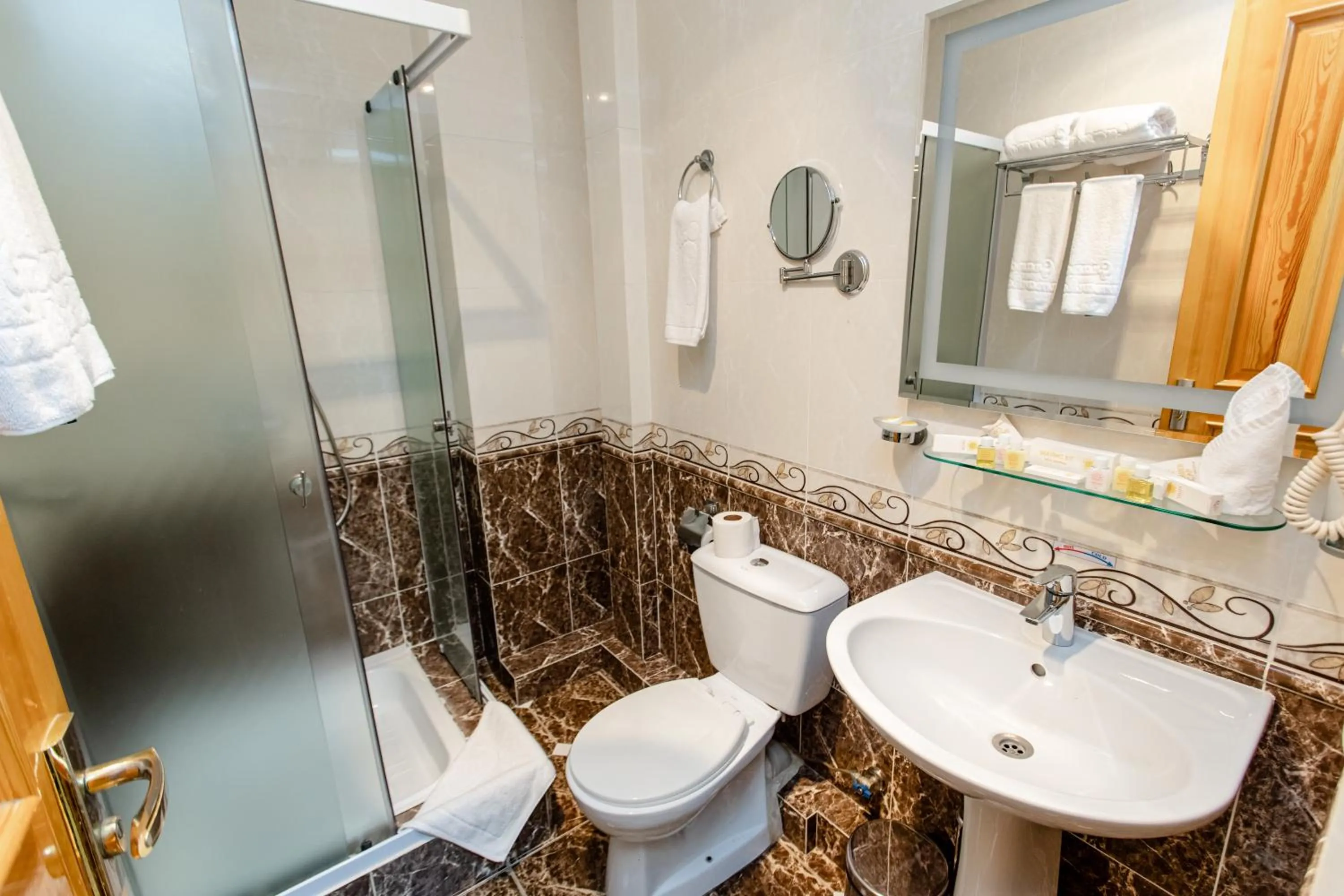 Shower in Hotel Grand Samarkand Superior - B