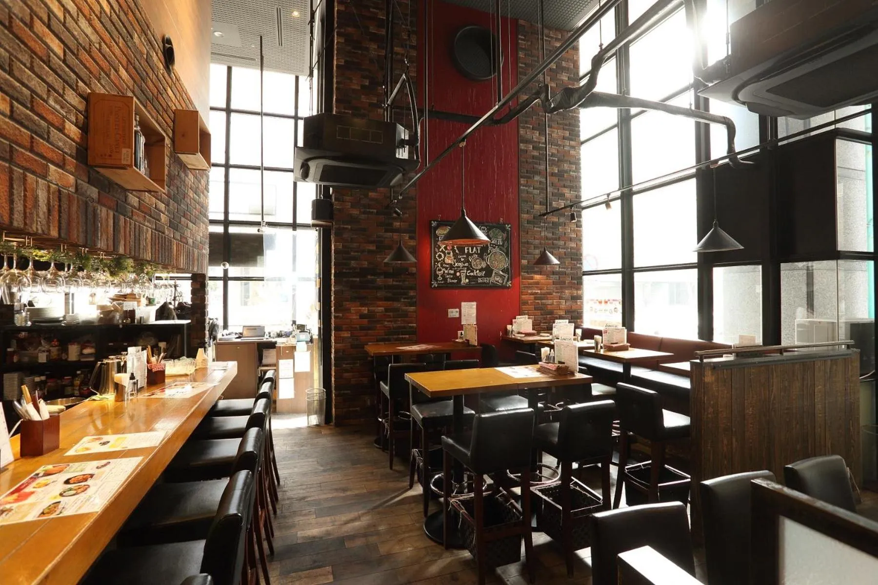 Restaurant/places to eat in Hotel Century Art