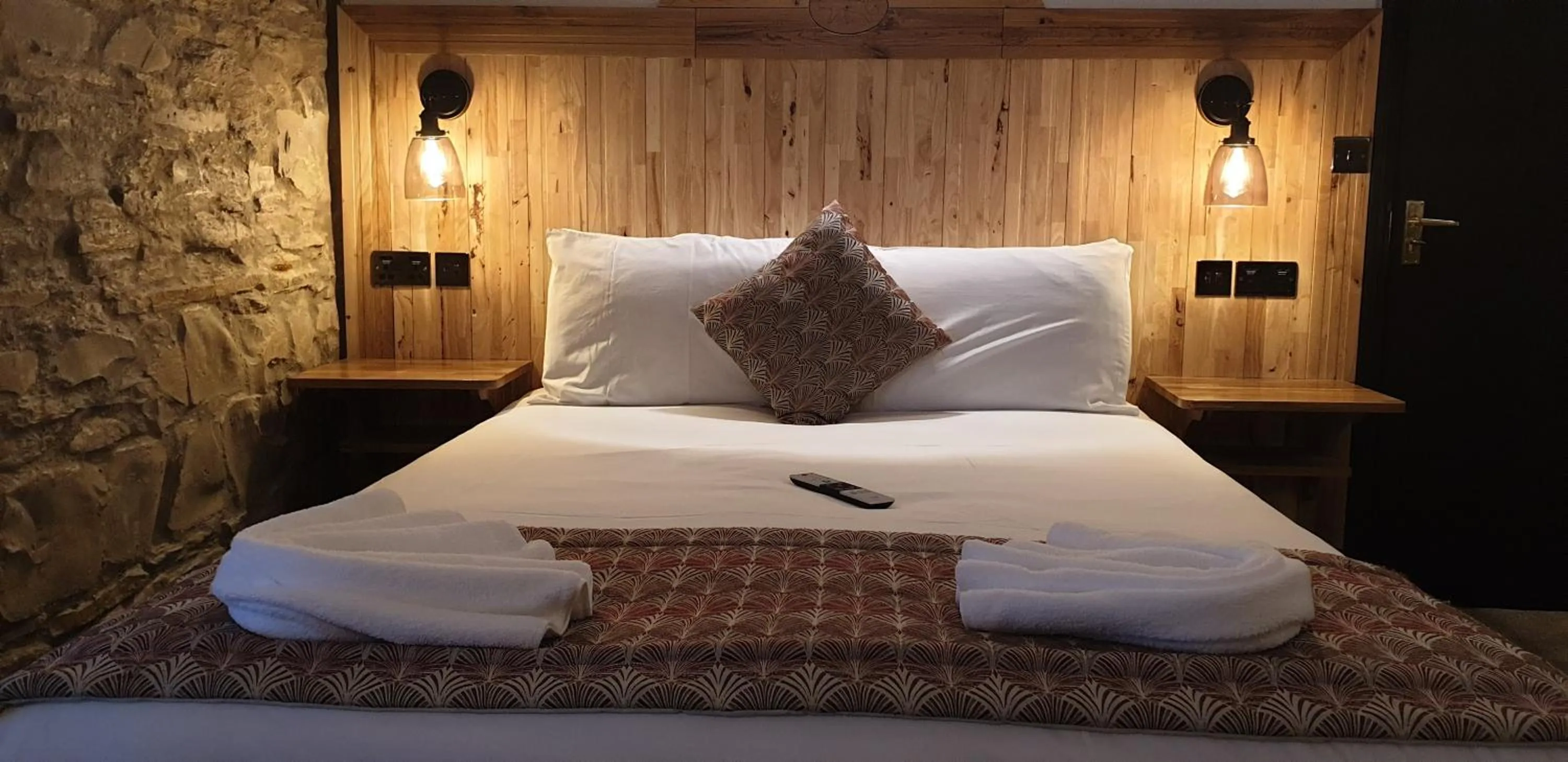 Bed in The Blue Boar - Historic Country Inn near Stratford-upon-Avon