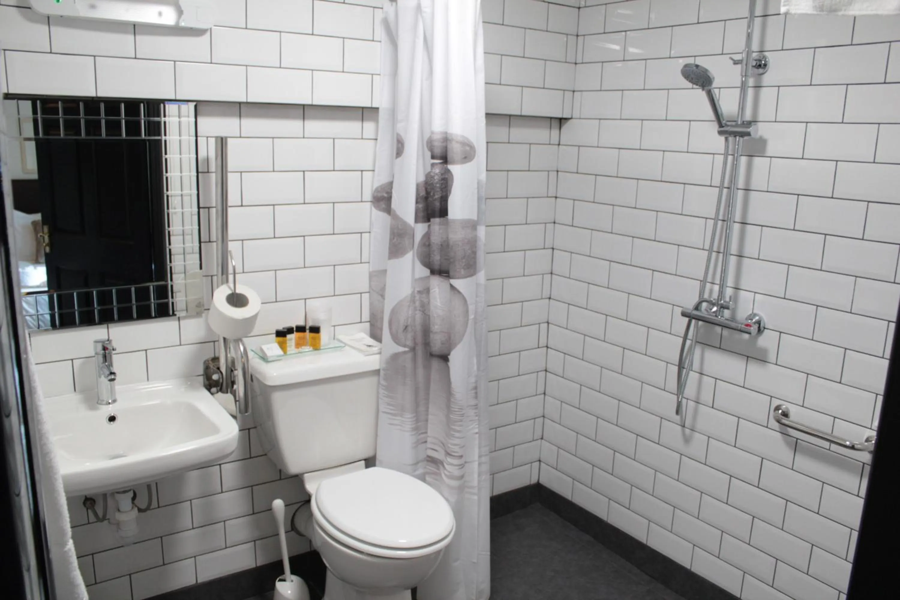 Shower in The Blue Boar - Historic Country Inn near Stratford-upon-Avon