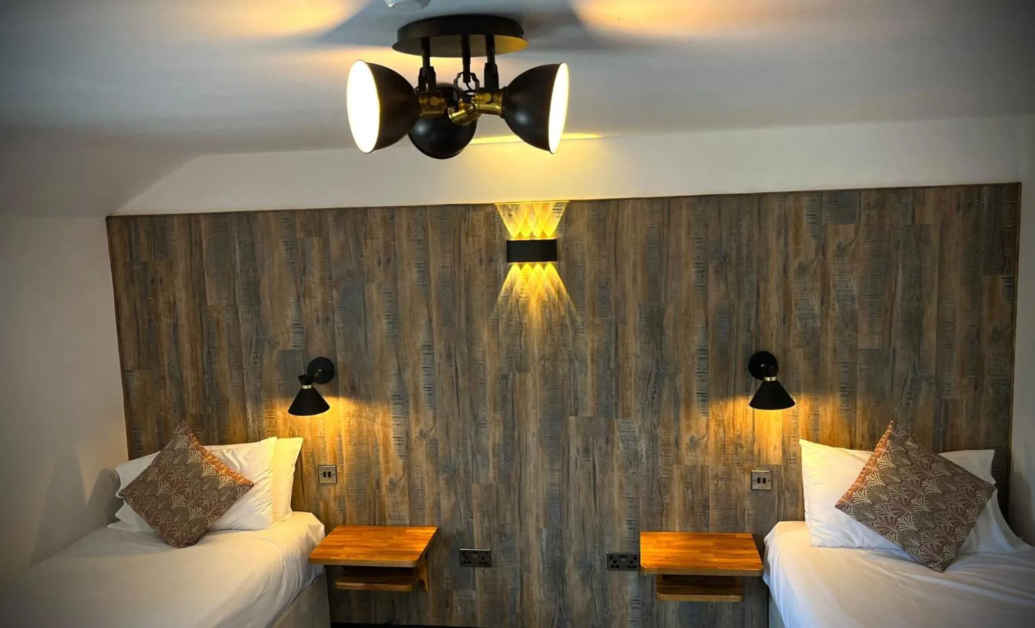 Bed in The Blue Boar - Historic Country Inn near Stratford-upon-Avon