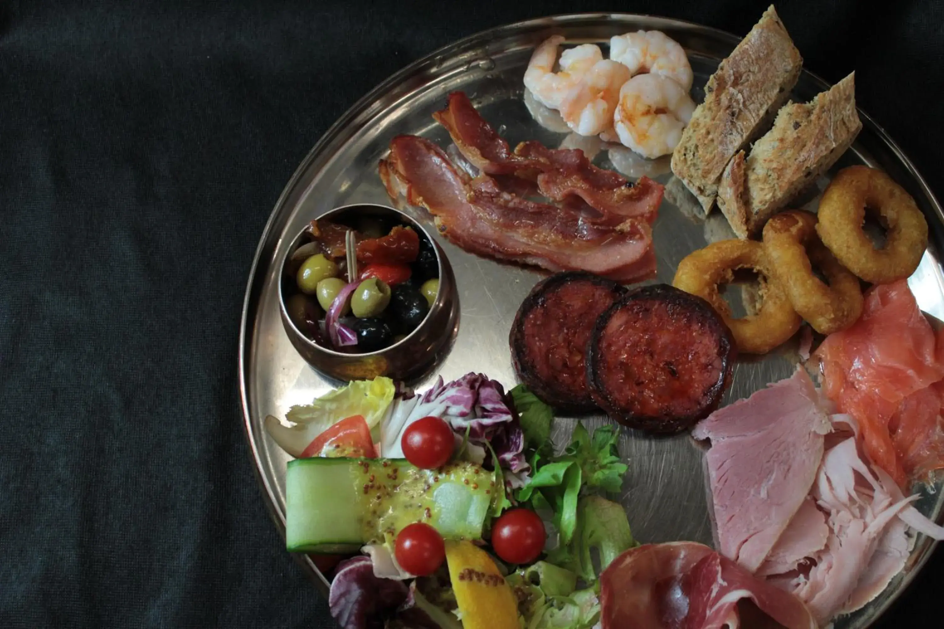 Food and drinks in The Blue Boar - Historic Country Inn near Stratford-upon-Avon Food and drinks in The Blue Boar - Historic Country Inn near Stratford-upon-Avon