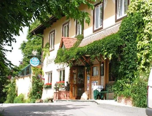 Property building in Hotel Restaurant - Häuserl im Wald Graz