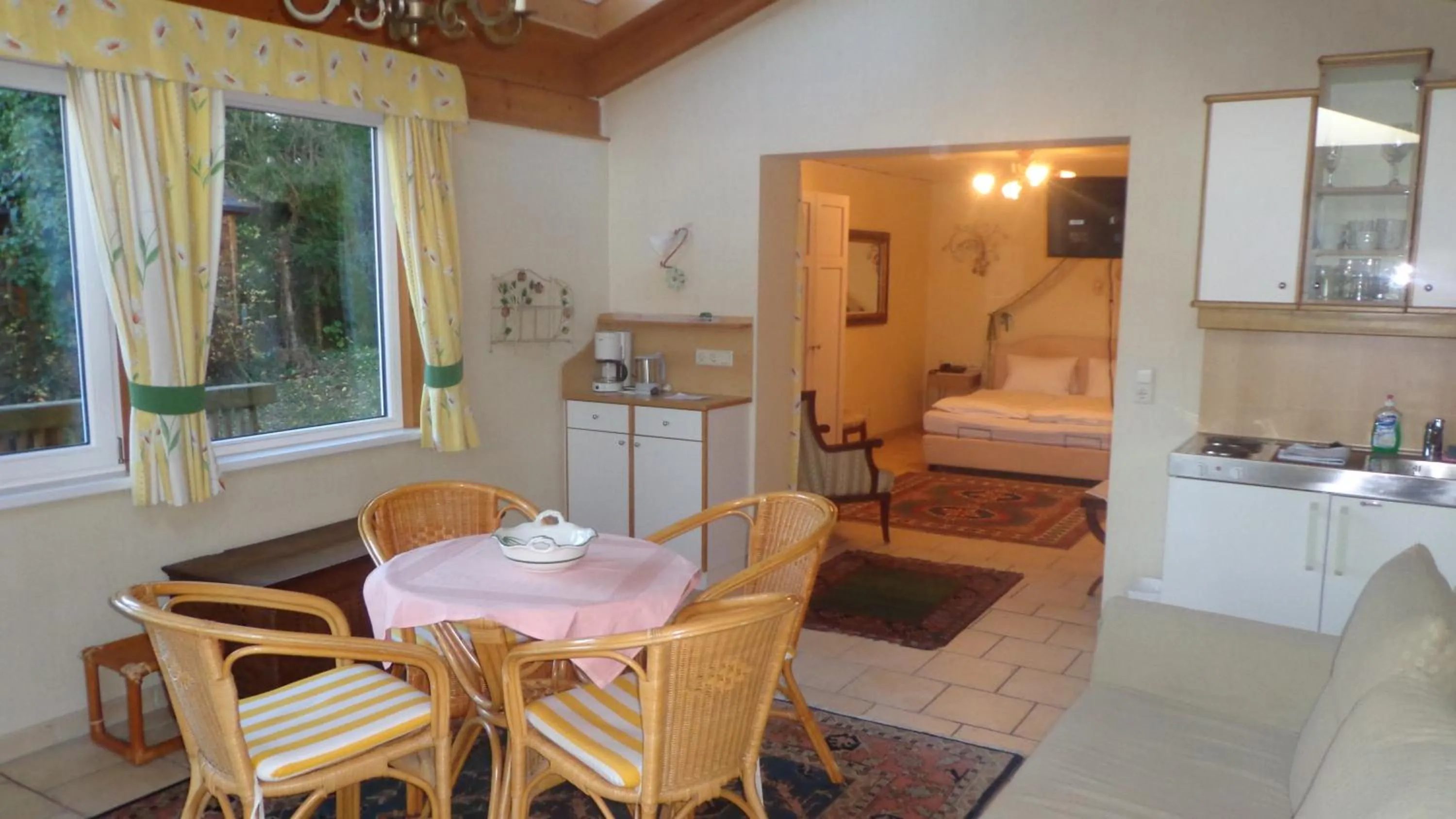 Photo of the whole room, Bed in Hotel Restaurant - Häuserl im Wald Graz