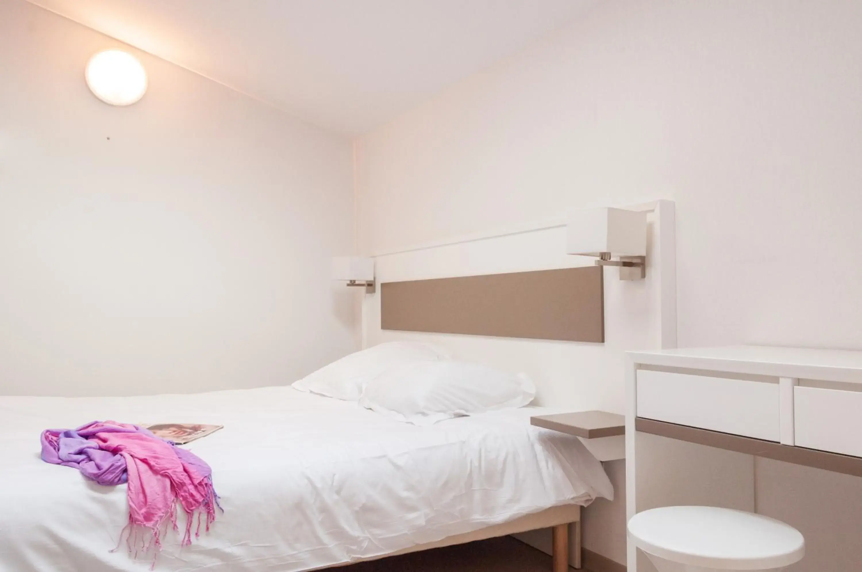 Bedroom, Bed in Vacancéole - Les Demeures Torrellanes - Saint-Cyprien Bedroom, Bed in Vacancéole - Les Demeures Torrellanes - Saint-Cyprien