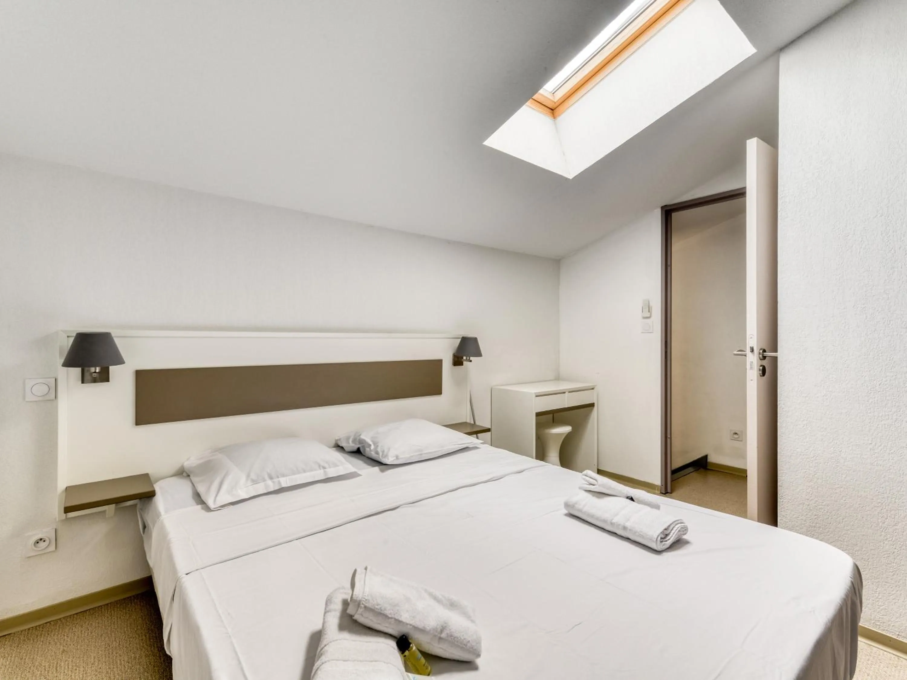 Bedroom, Bed in Vacancéole - Les Demeures Torrellanes - Saint-Cyprien