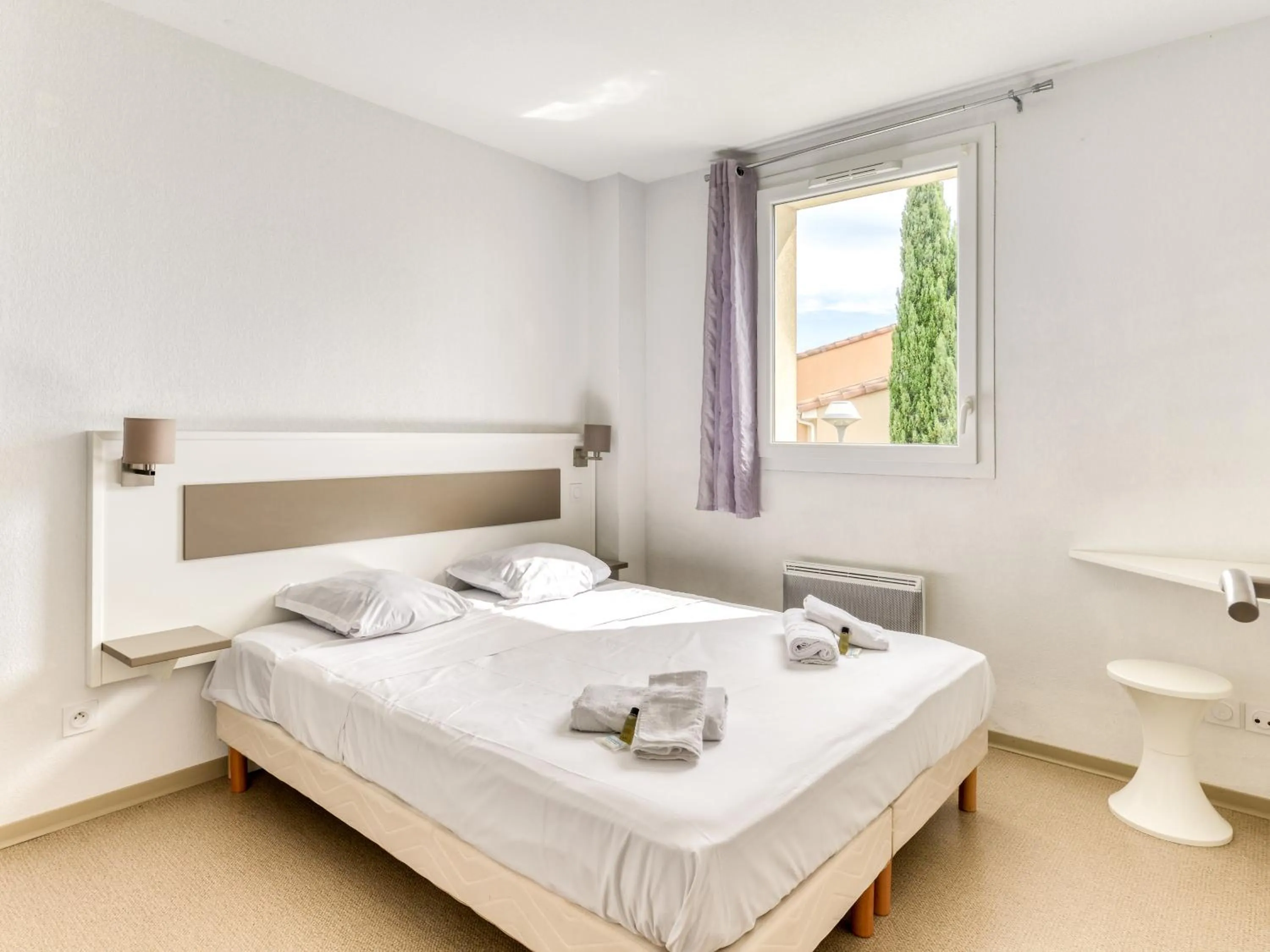 Bedroom, Bed in Vacancéole - Les Demeures Torrellanes - Saint-Cyprien