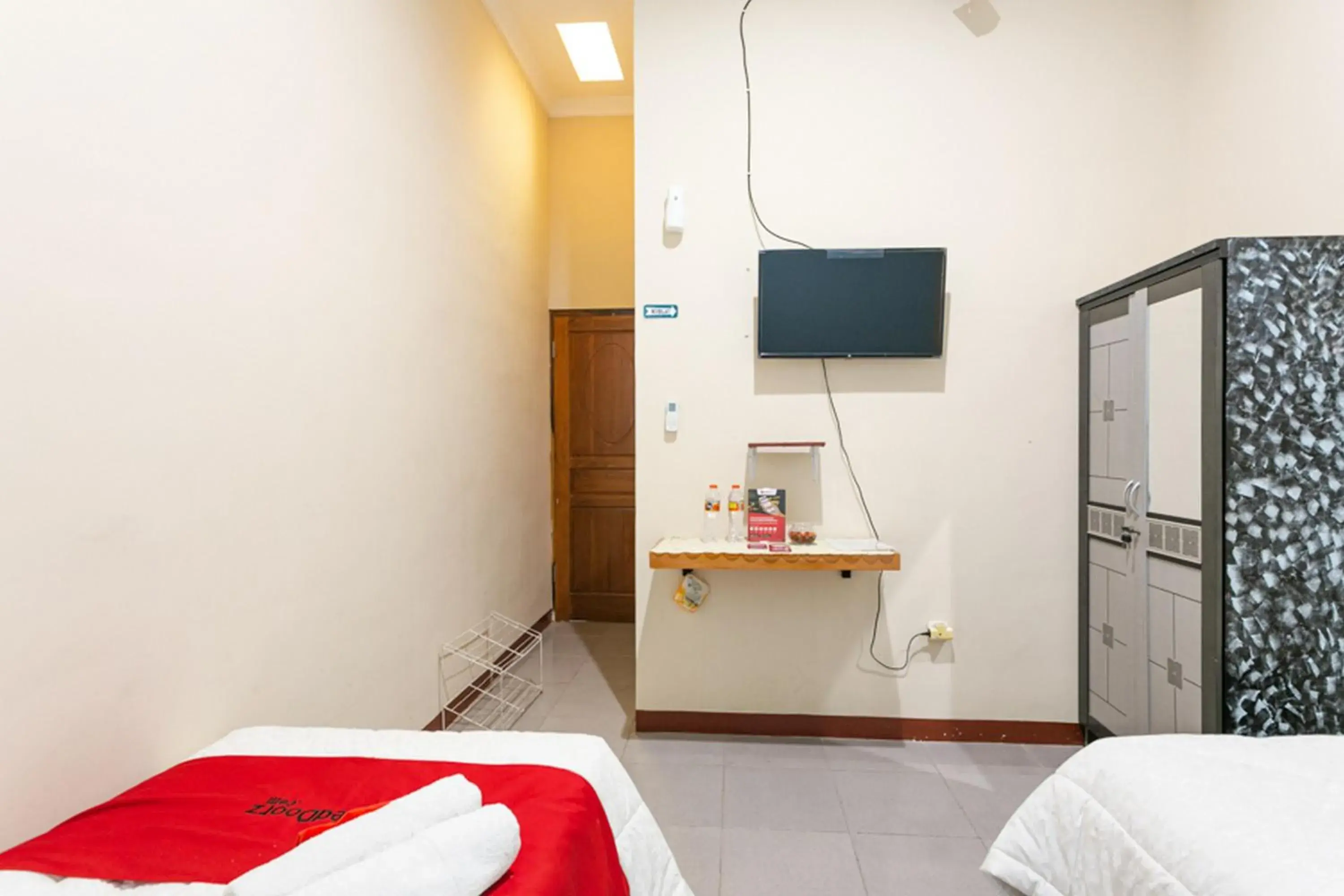 Bed in RedDoorz Syariah @ Sakinah Guesthouse Bed in RedDoorz Syariah @ Sakinah Guesthouse