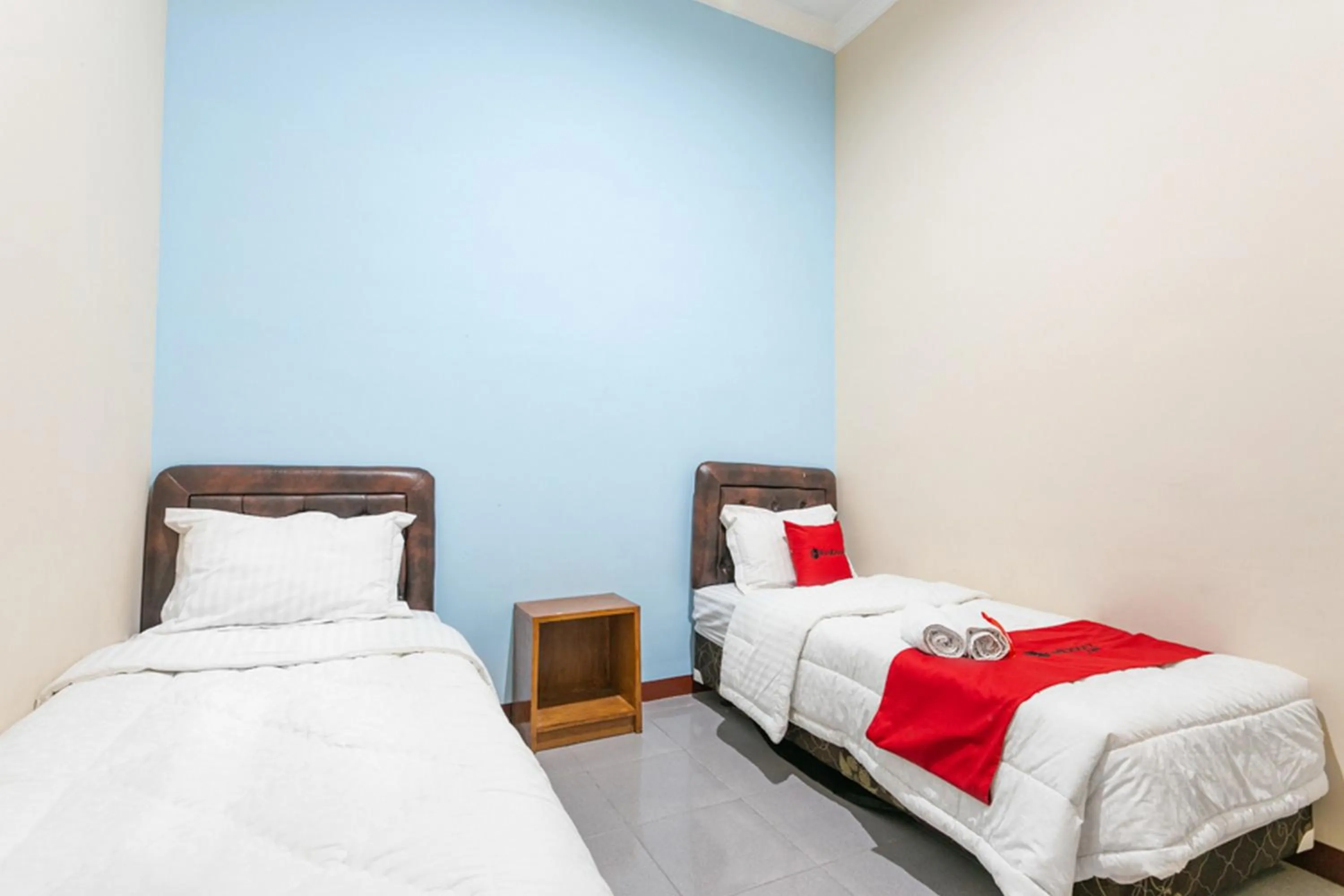 Bed in RedDoorz Syariah @ Sakinah Guesthouse