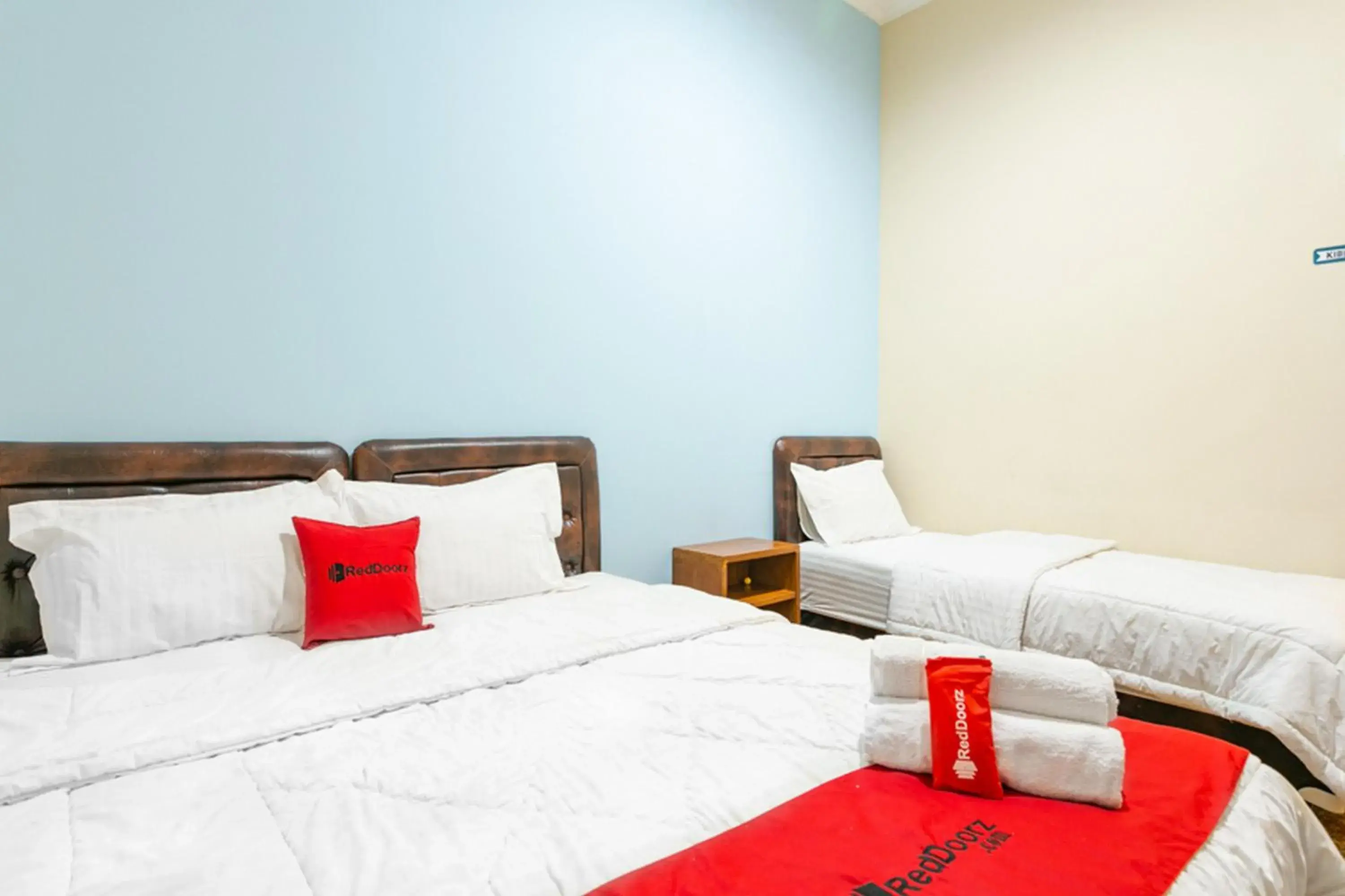 Bed in RedDoorz Syariah @ Sakinah Guesthouse Bed in RedDoorz Syariah @ Sakinah Guesthouse