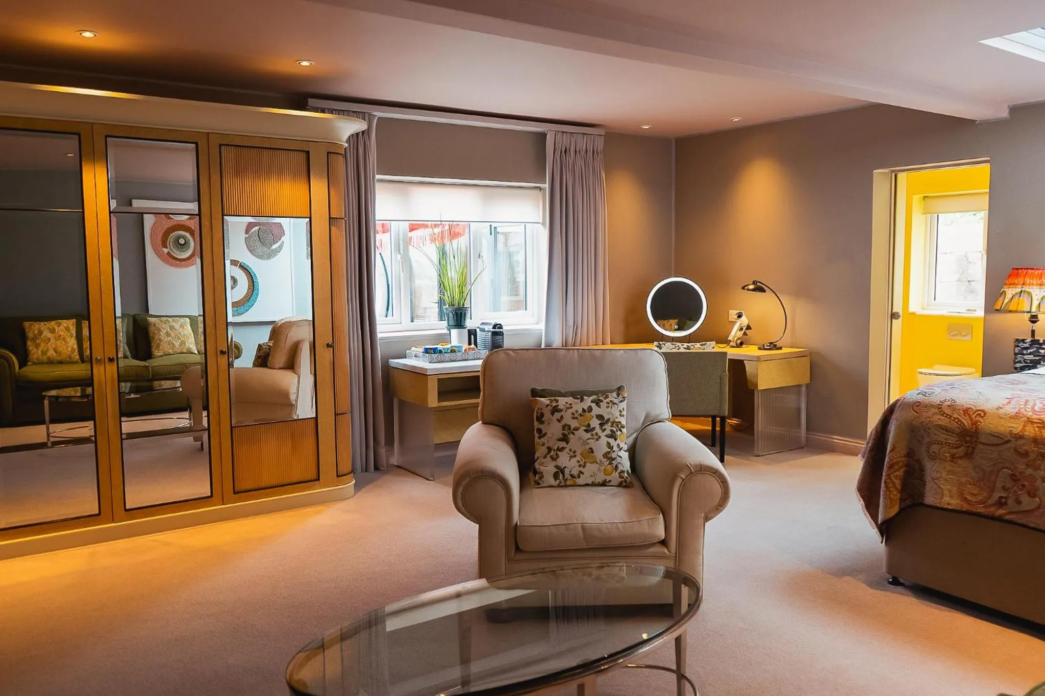 Bedroom, Bed in The Bird, Bath