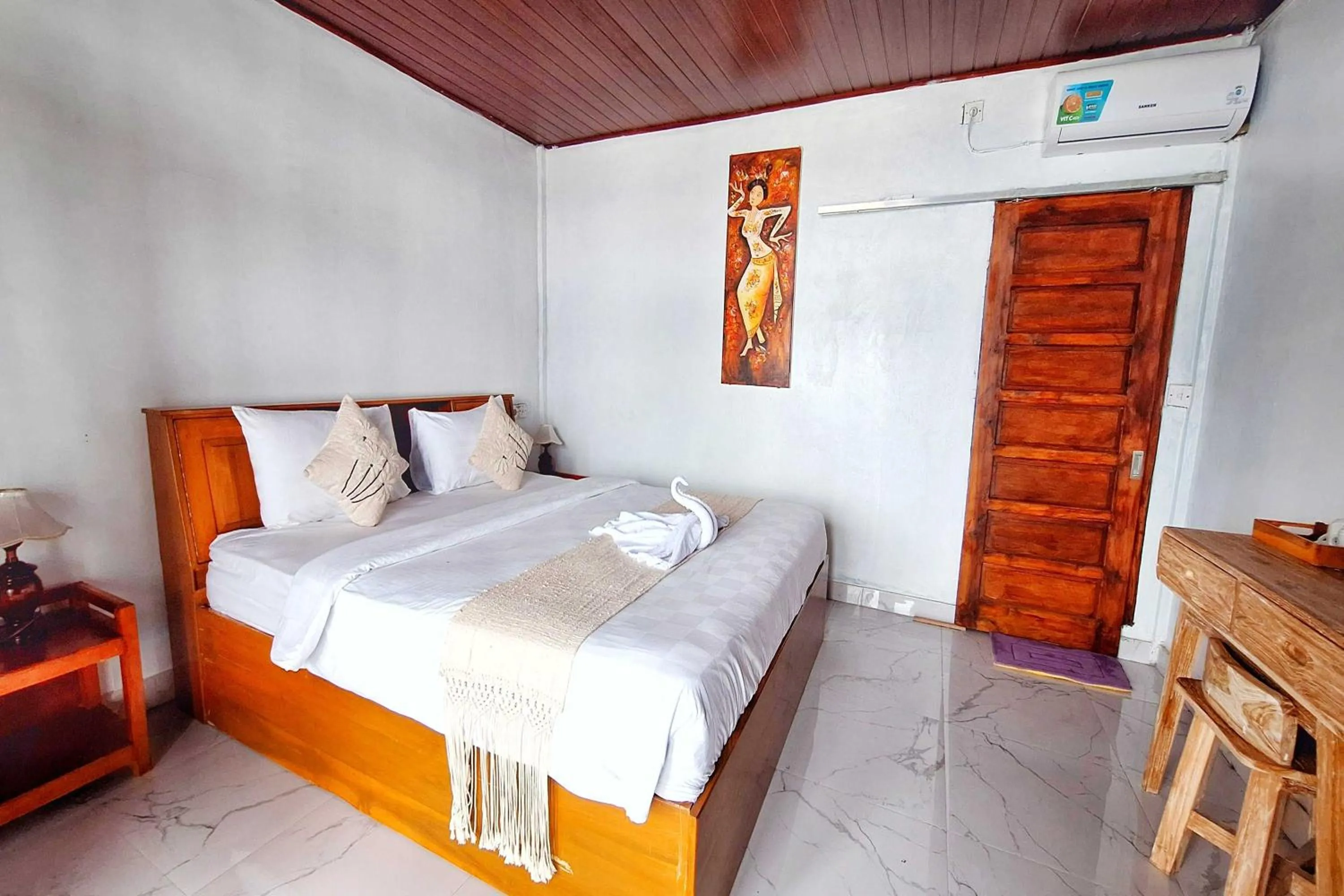Bed in Road Beach Villa