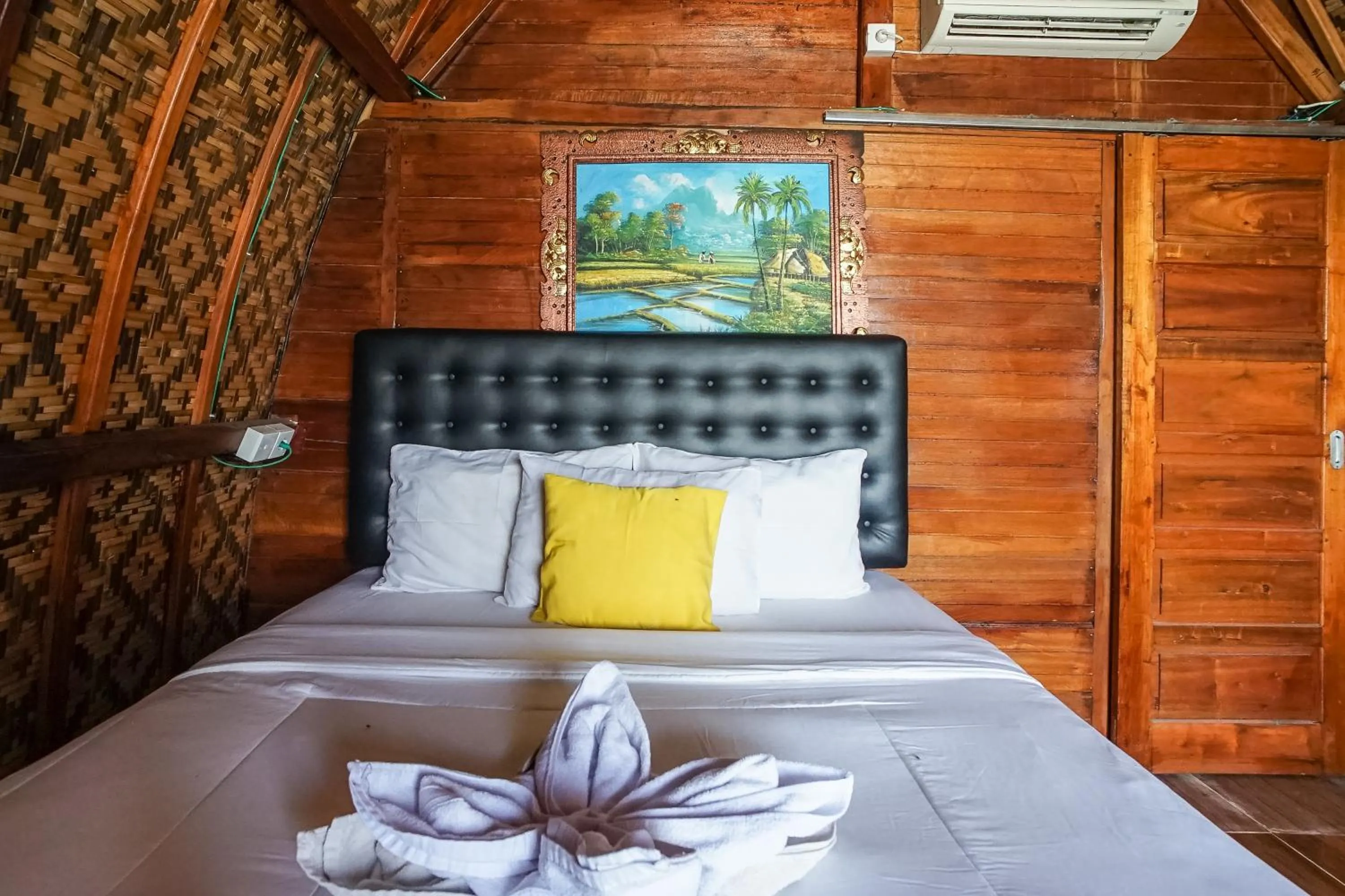Bed in Road Beach Villa