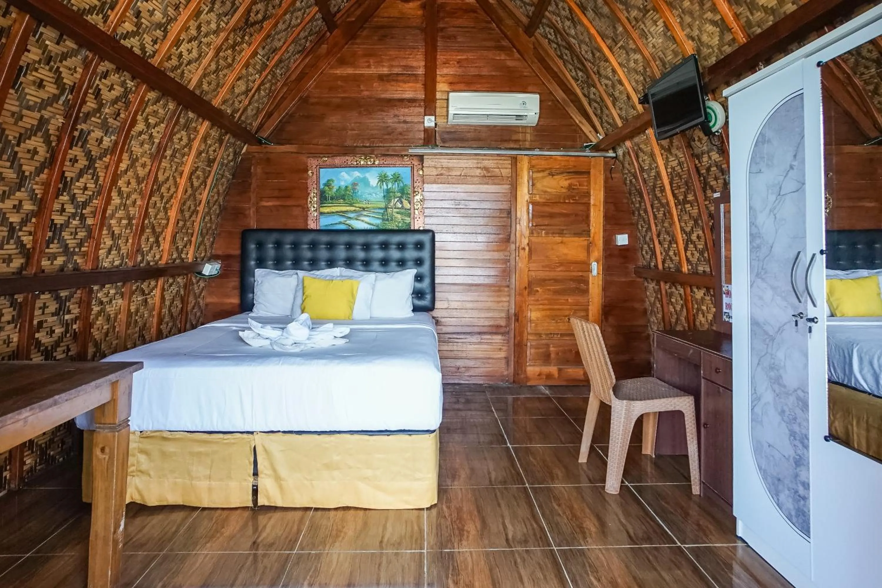 Bedroom, Bed in Road Beach Villa