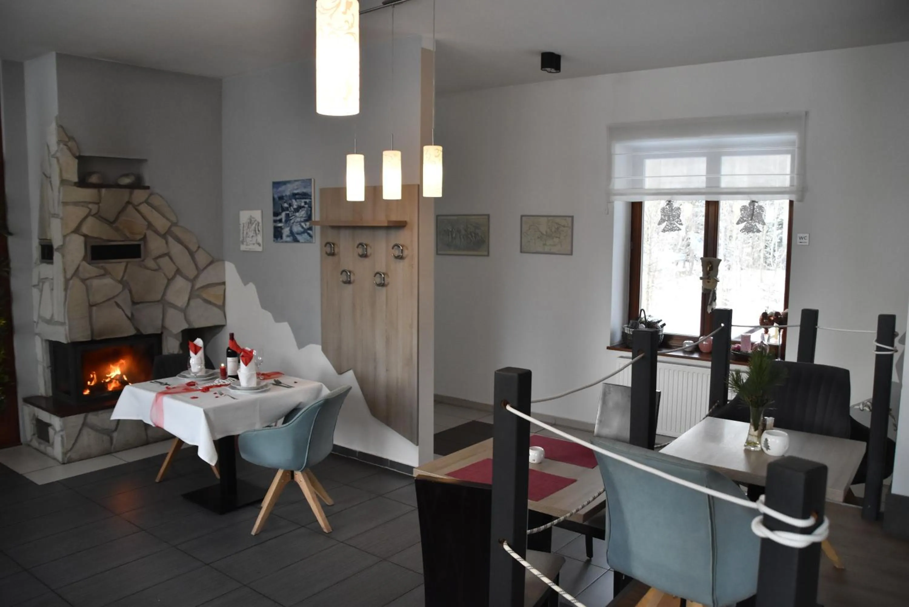 Restaurant/places to eat in Hotel Avalanche