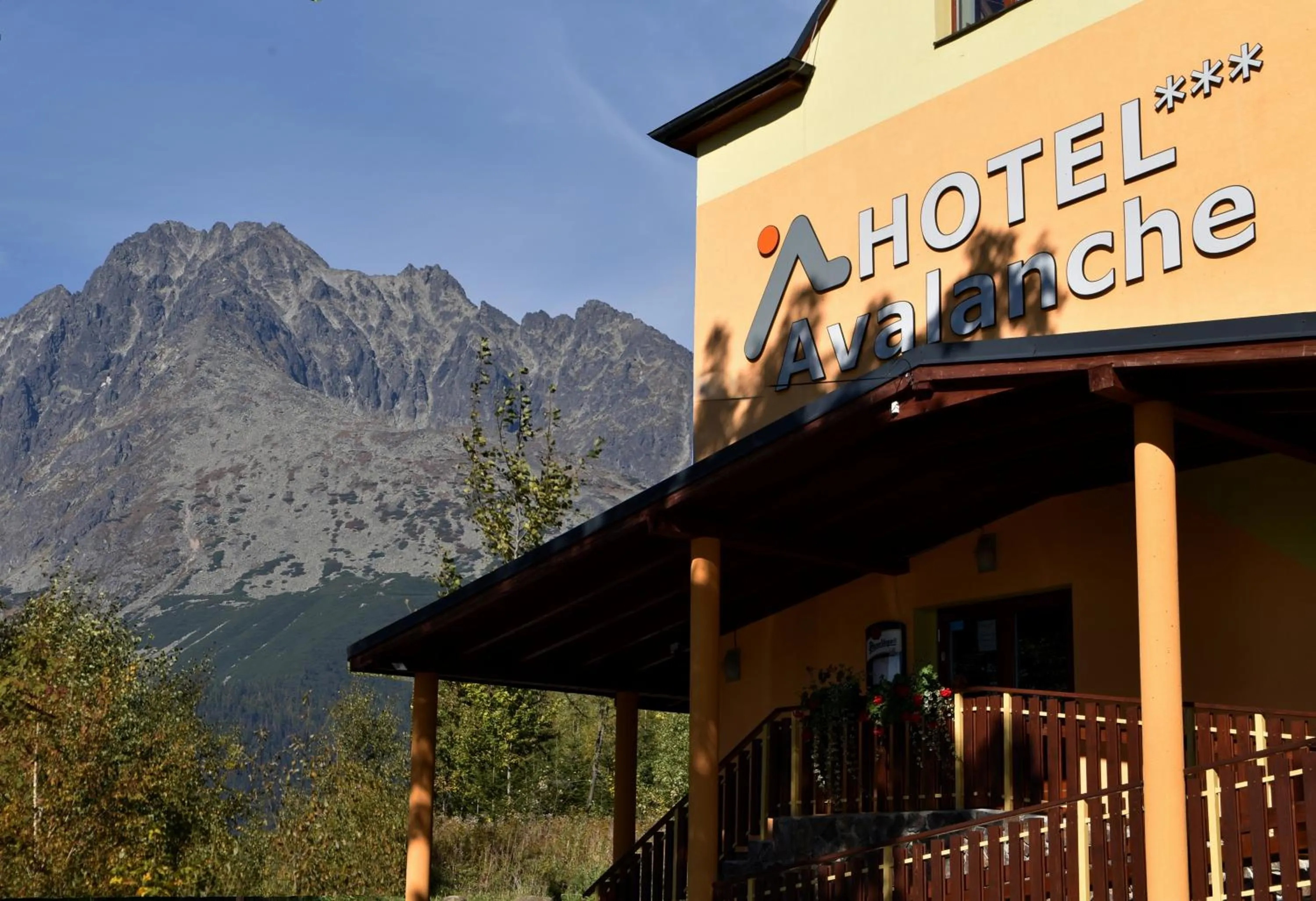 Facade/entrance in Hotel Avalanche
