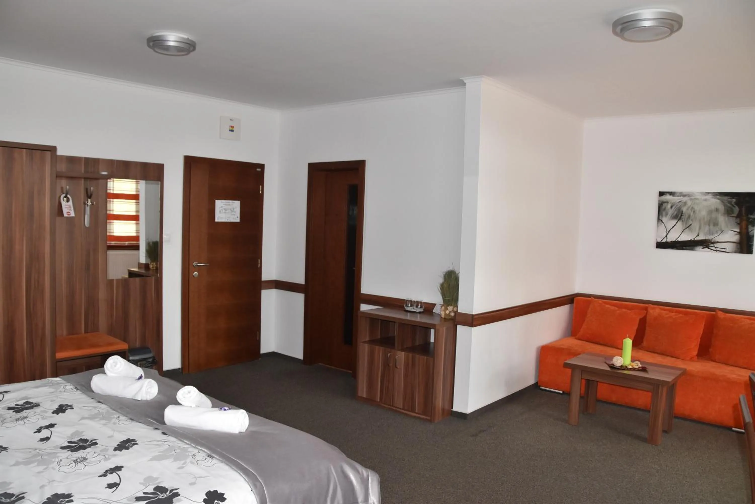 Photo of the whole room, Bed in Hotel Avalanche