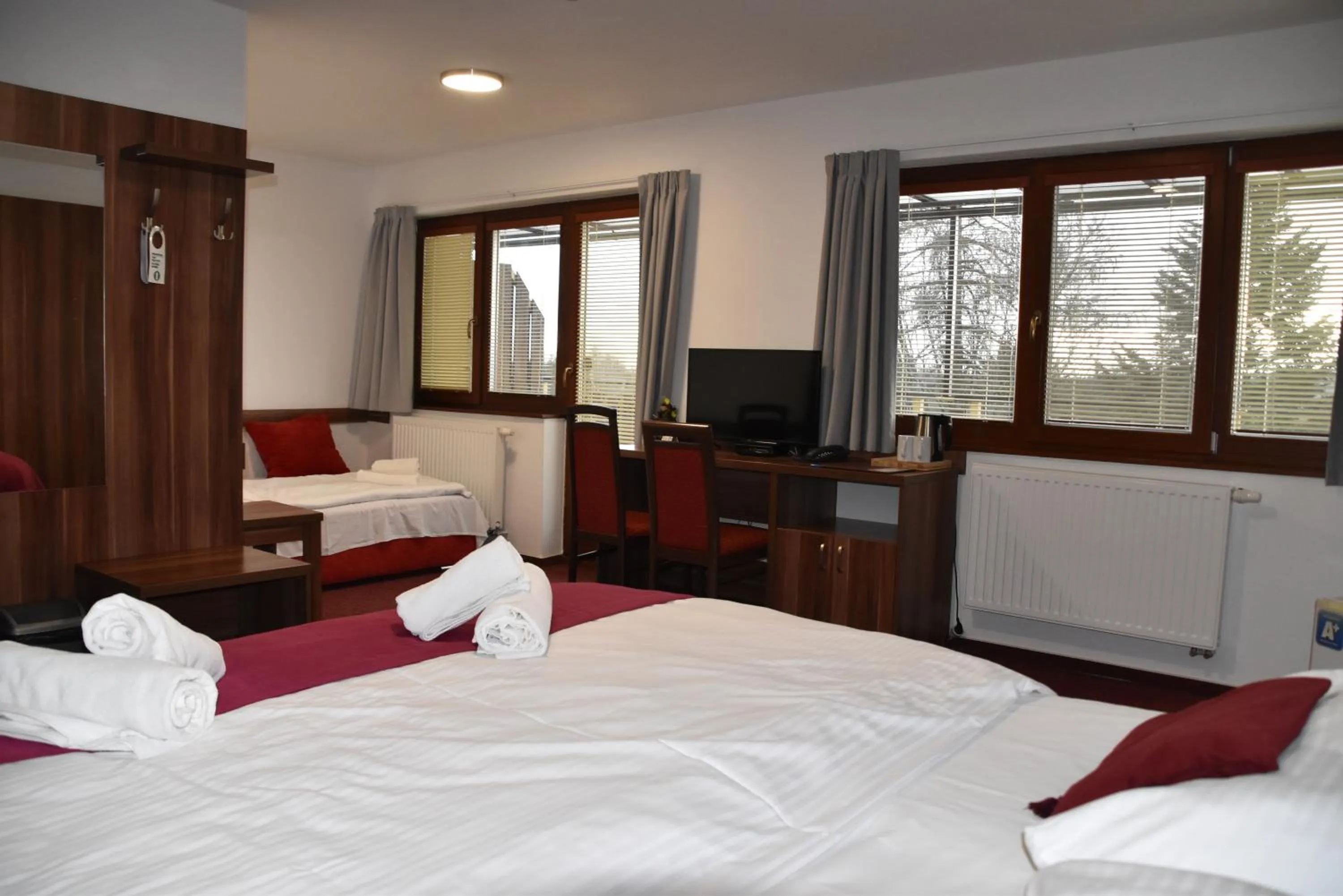 Photo of the whole room, Bed in Hotel Avalanche