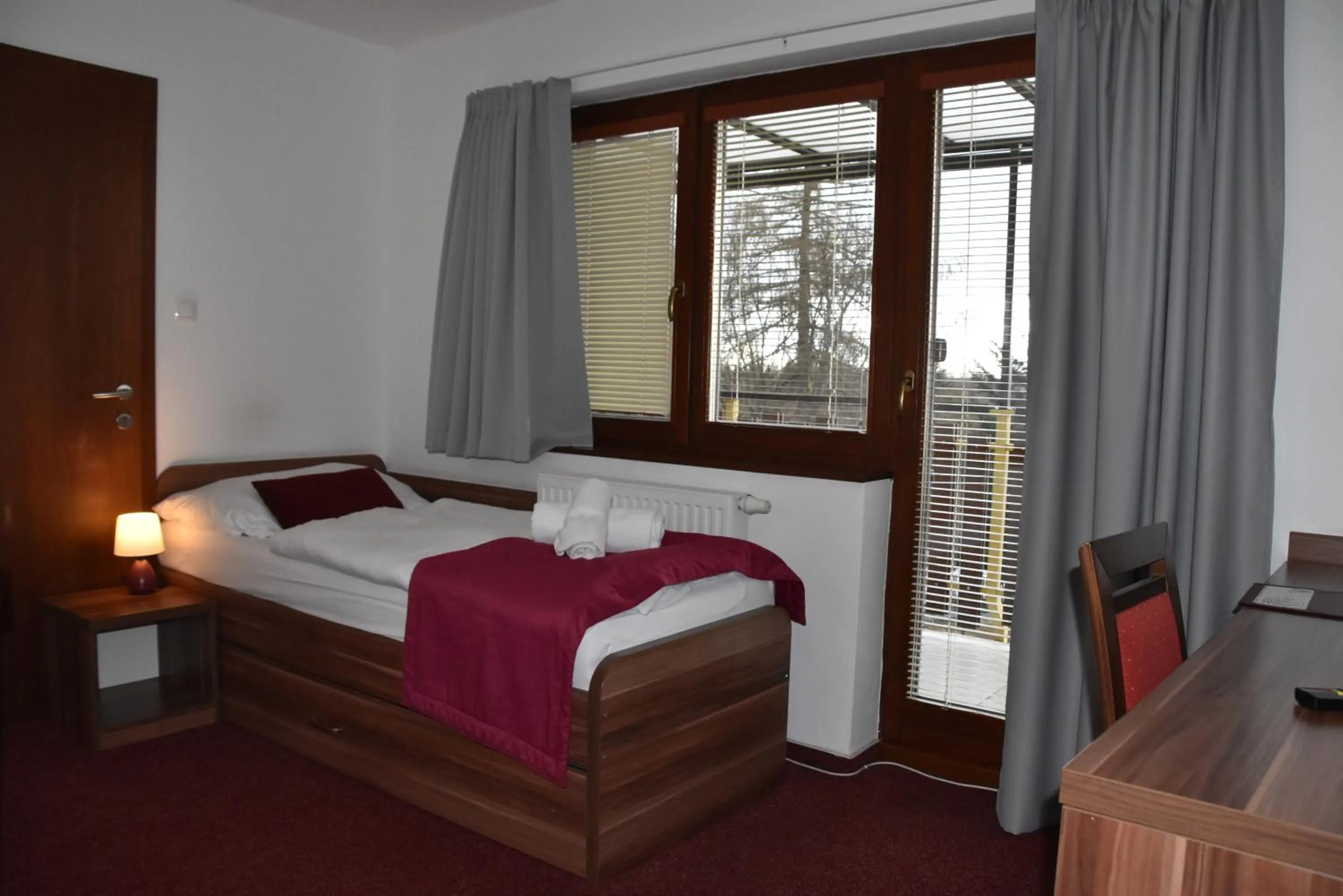 Photo of the whole room, Bed in Hotel Avalanche