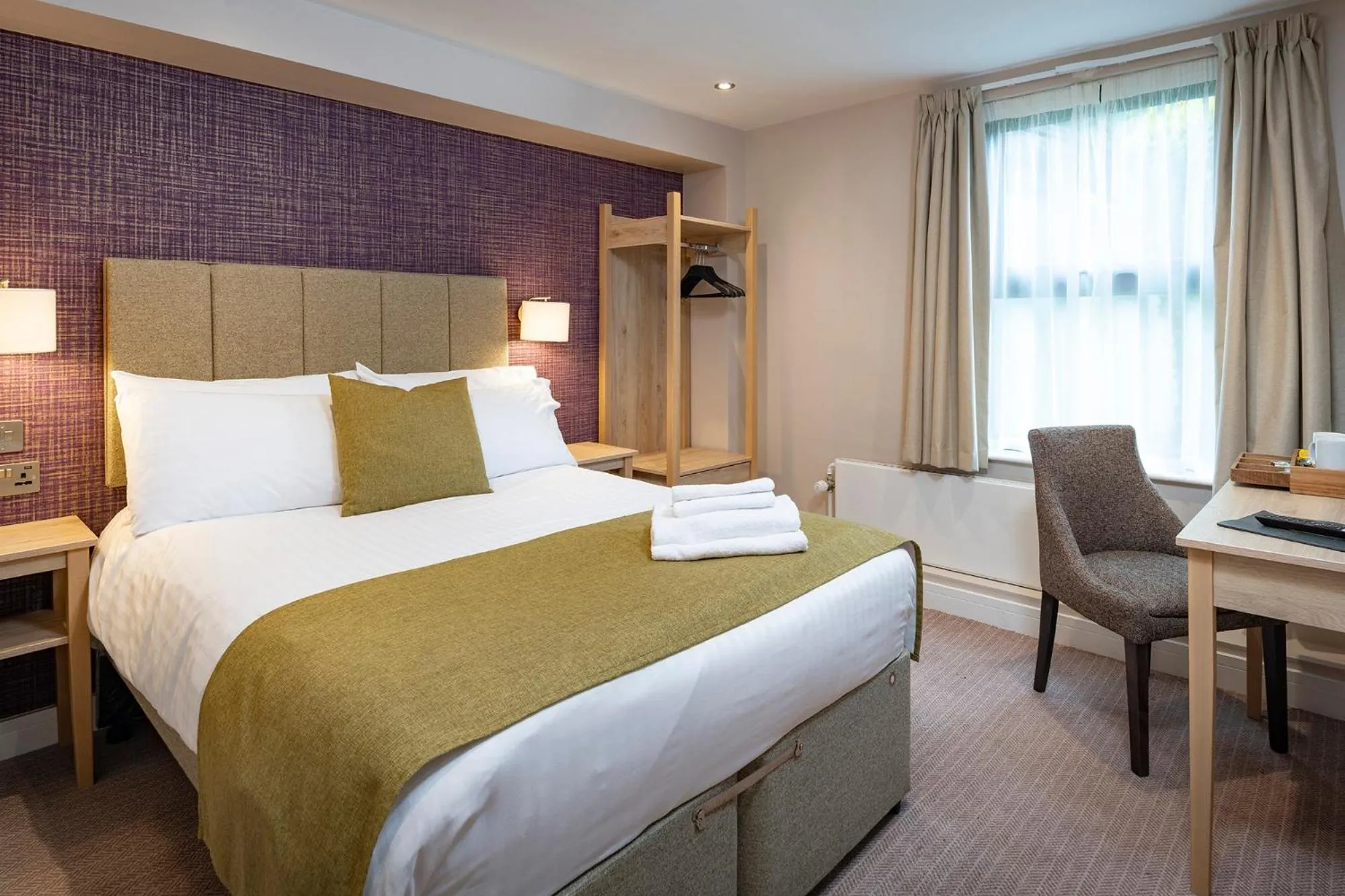 Bedroom, Bed in Lydiard Park Hotel