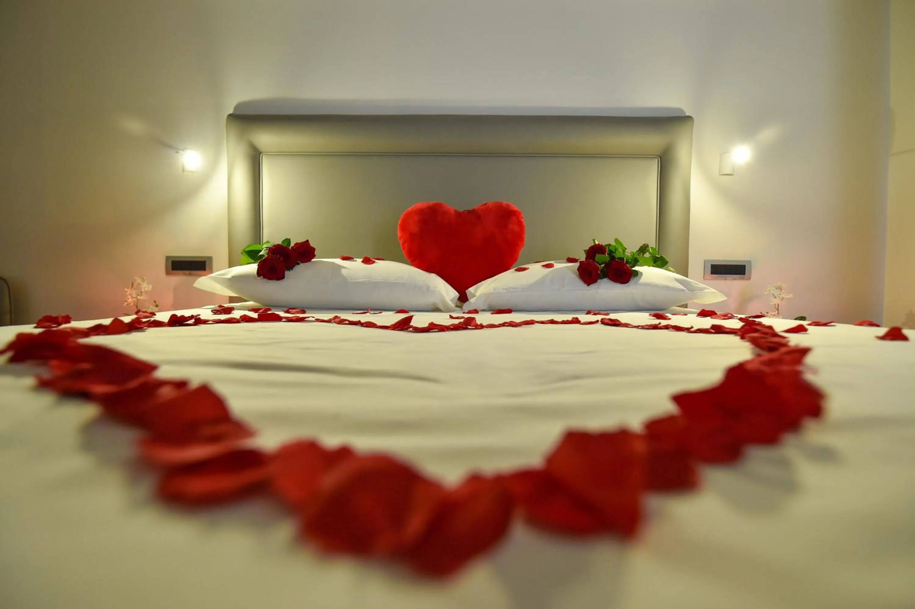 Bed in Pompei Inn Ruins B&B Luxury Suite