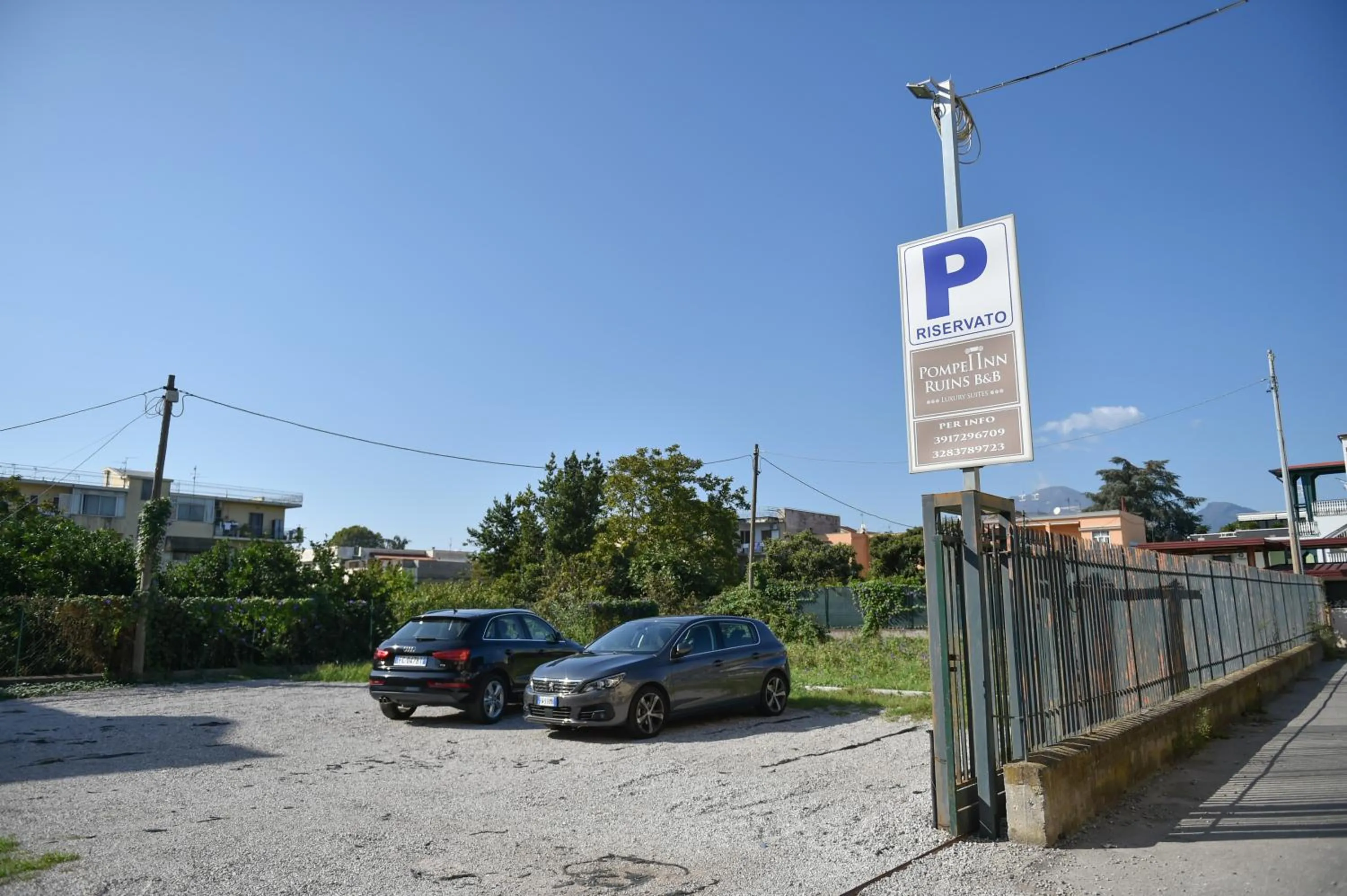 Parking in Pompei Inn Ruins B&B Luxury Suite