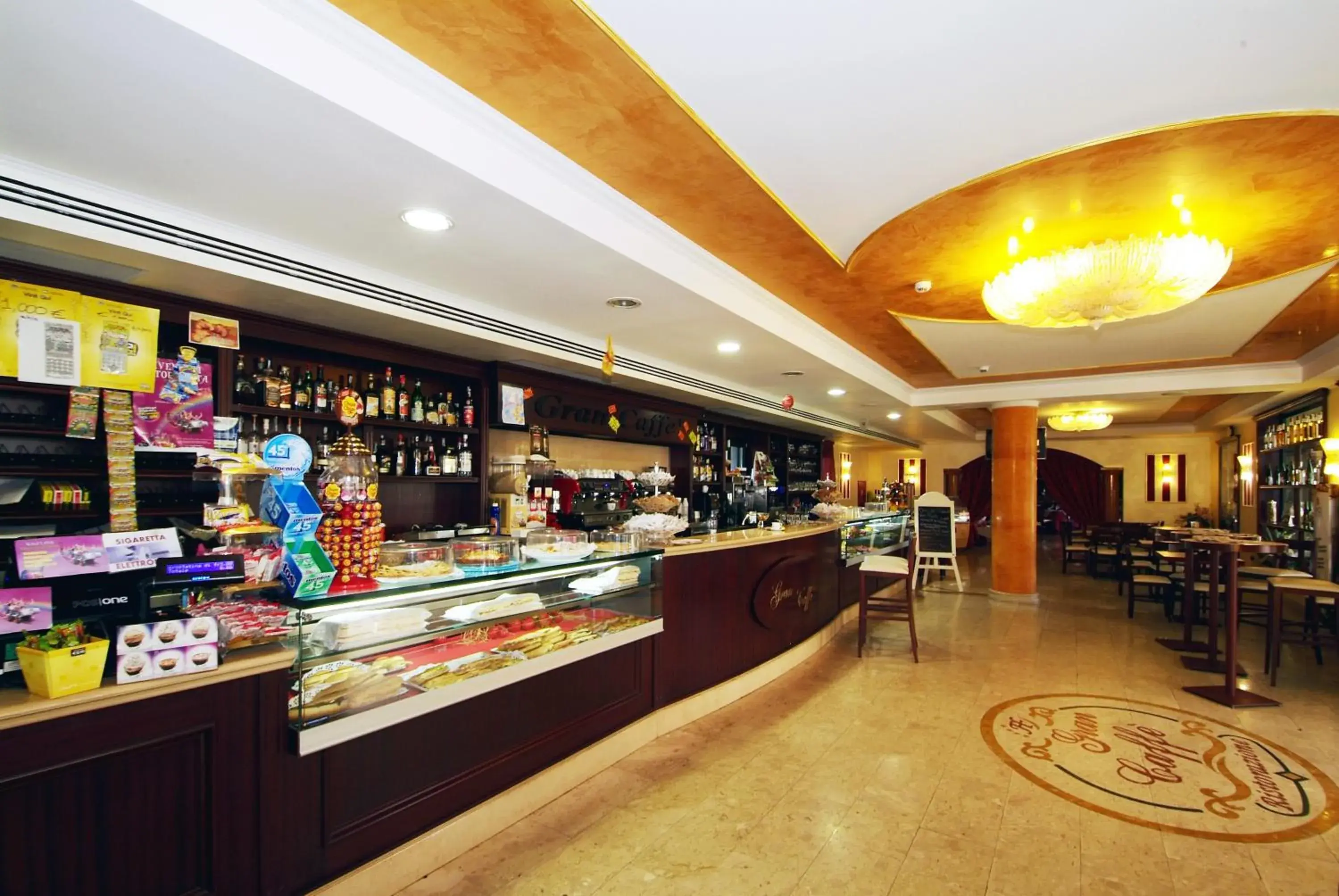 Restaurant/places to eat in Fashion Hotel Restaurant/places to eat in Fashion Hotel