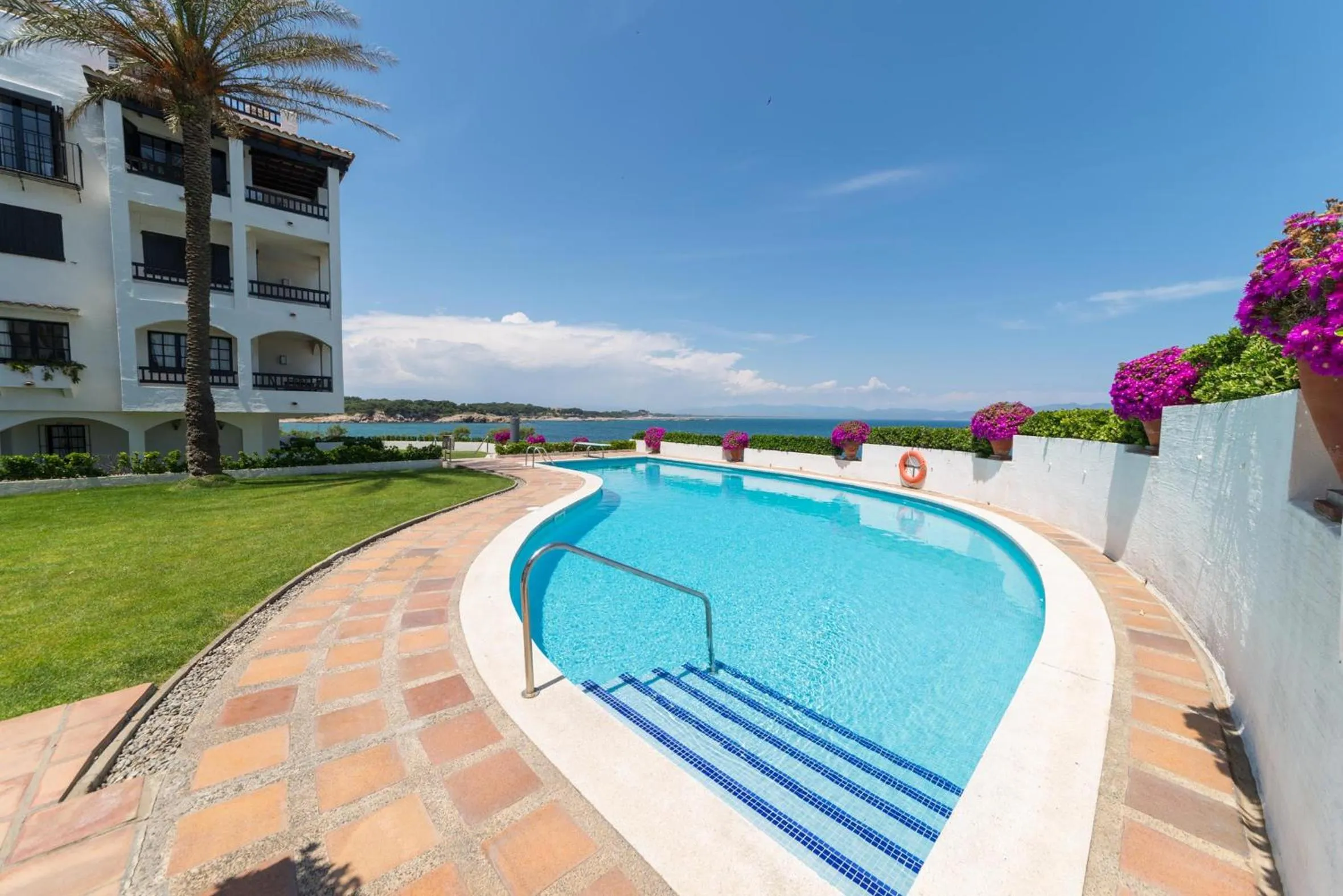 Pool view in Apartment Diana