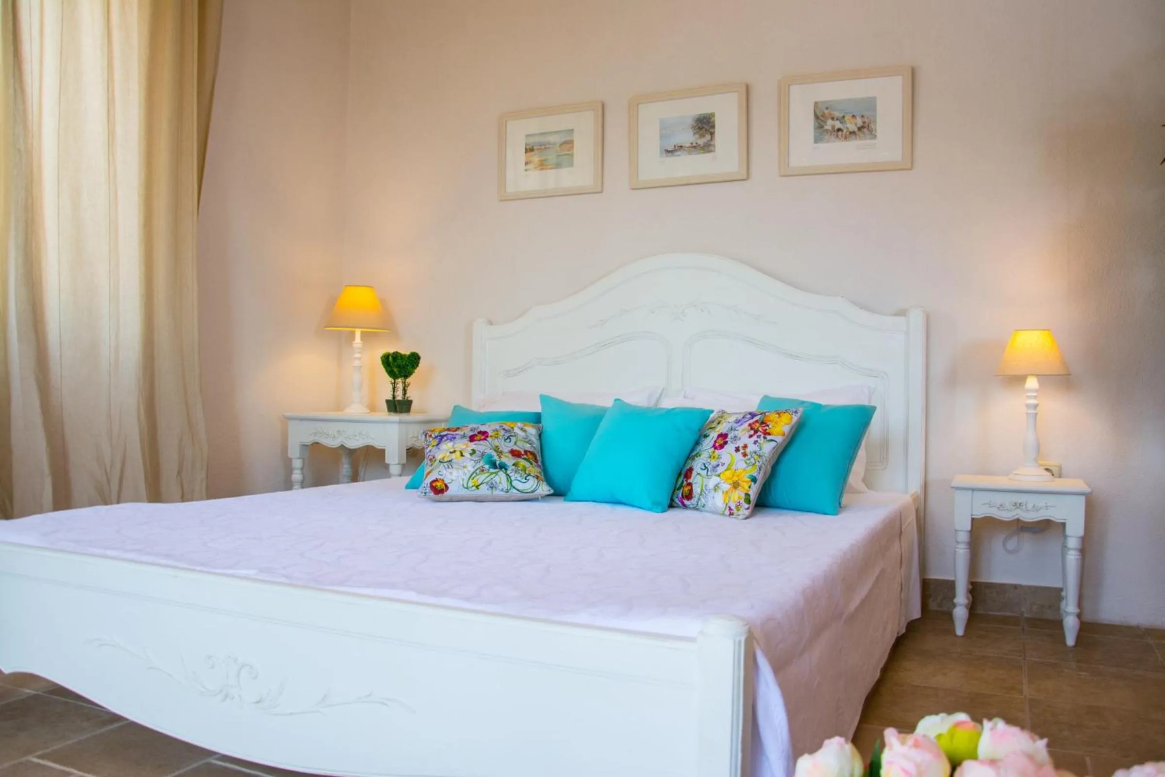 Bed in Ideales Resort