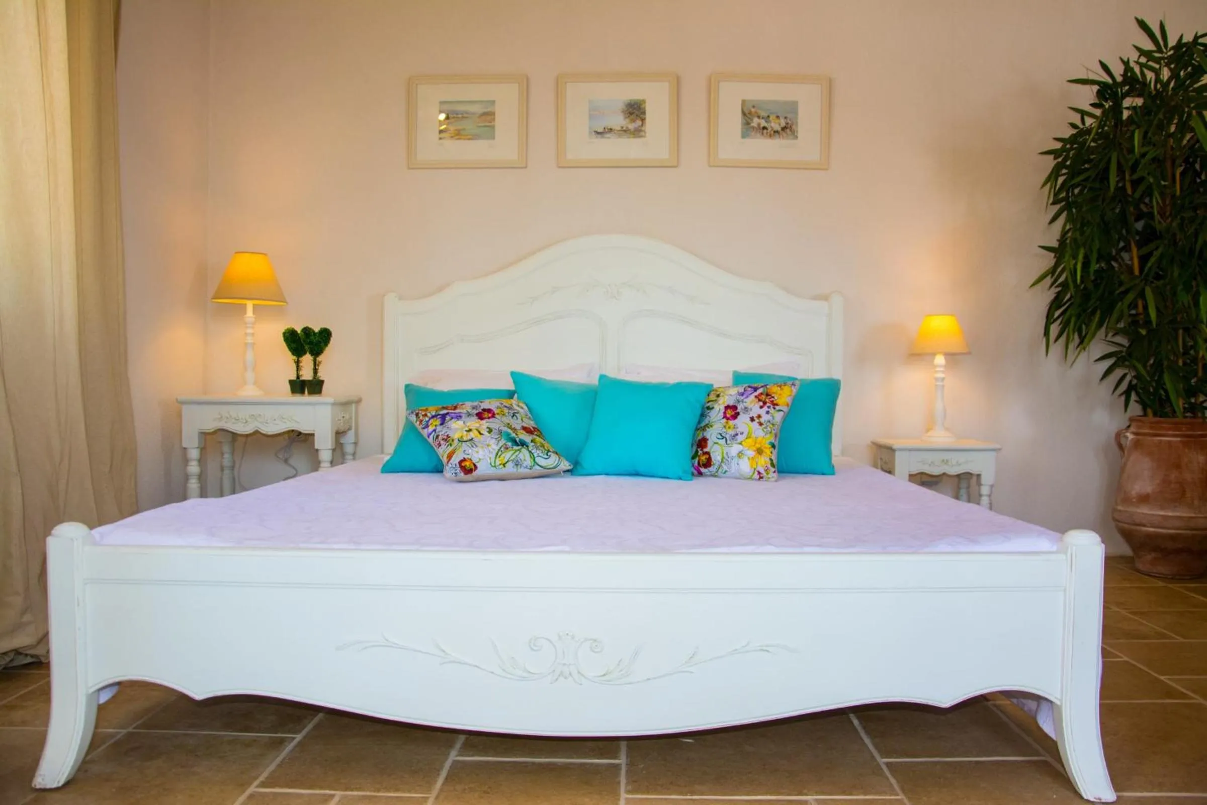 Bed in Ideales Resort