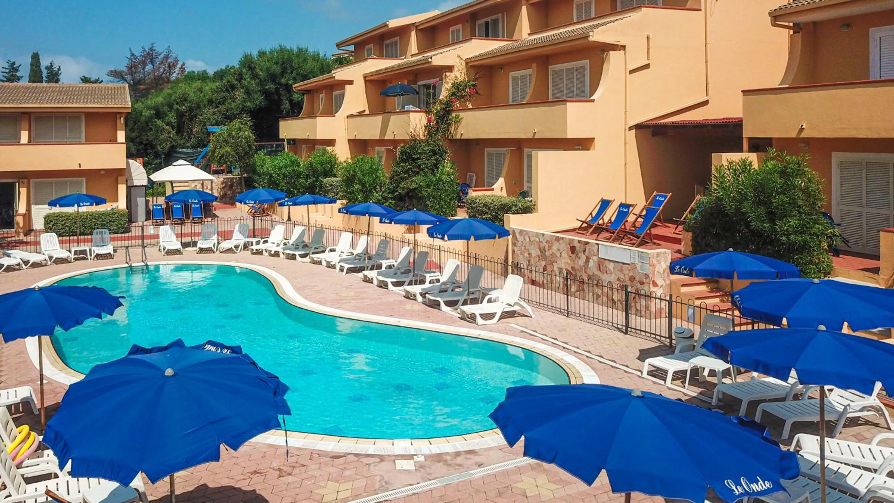 Swimming pool in Residence Le Onde