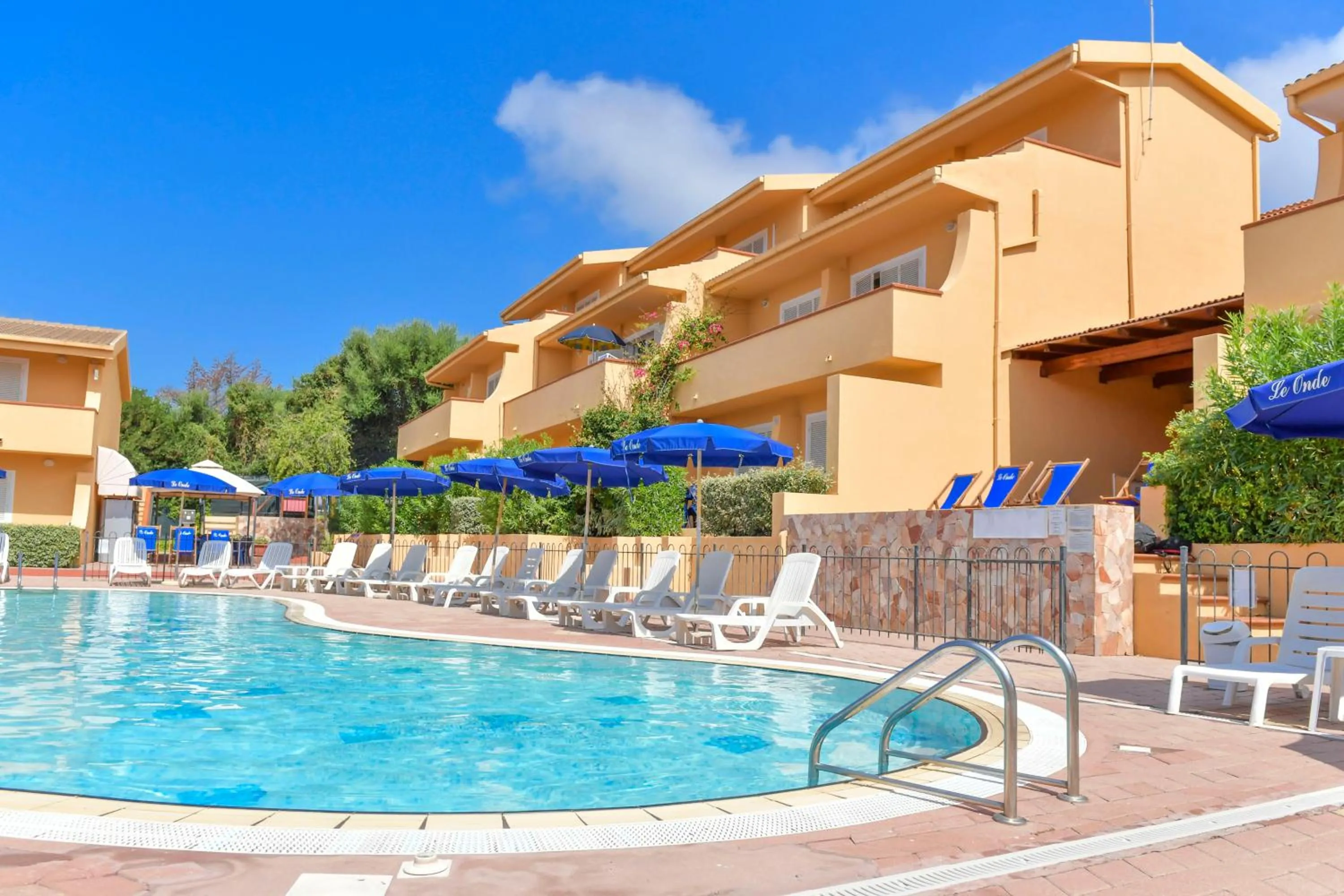 Swimming pool in Residence Le Onde