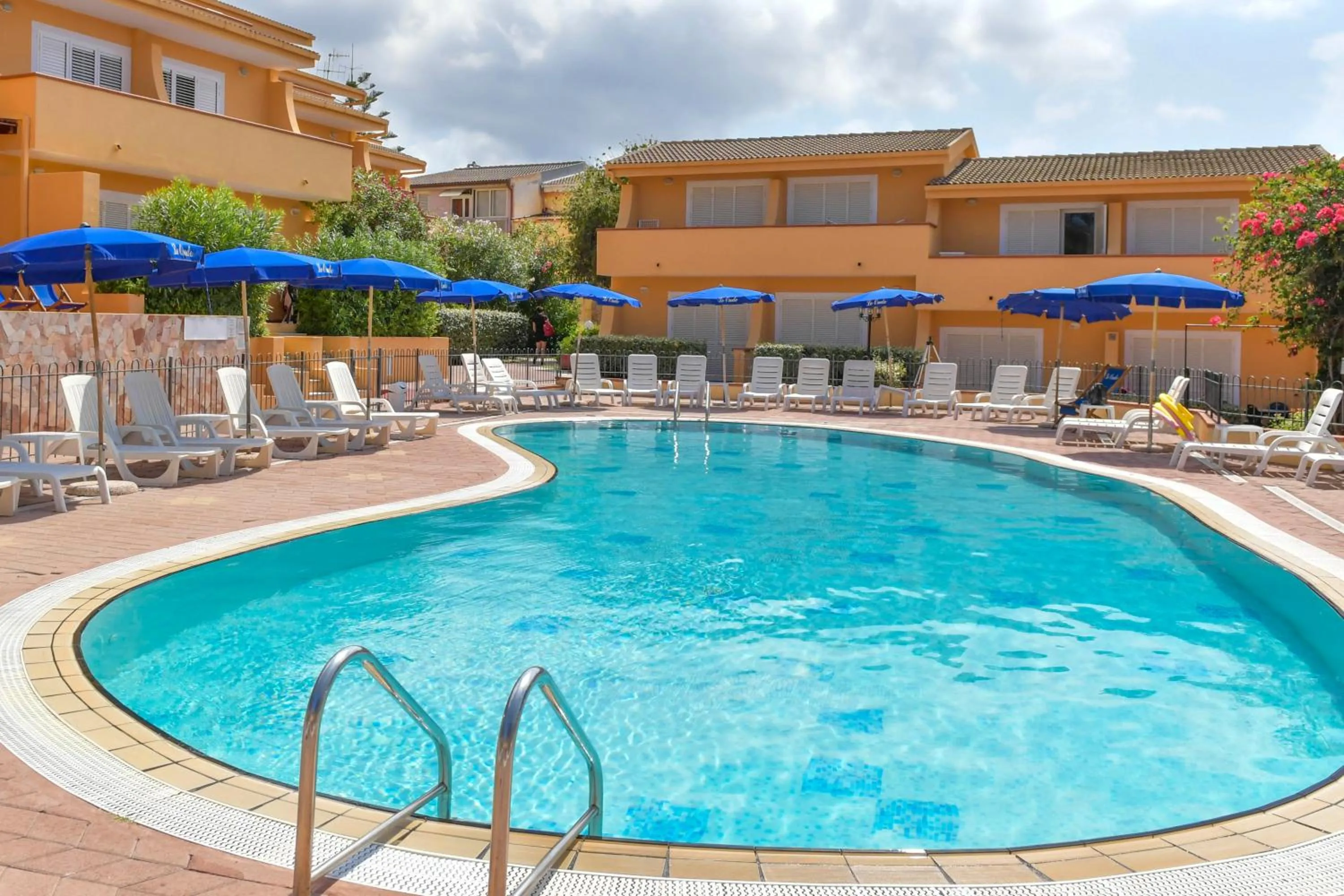 Swimming pool in Residence Le Onde