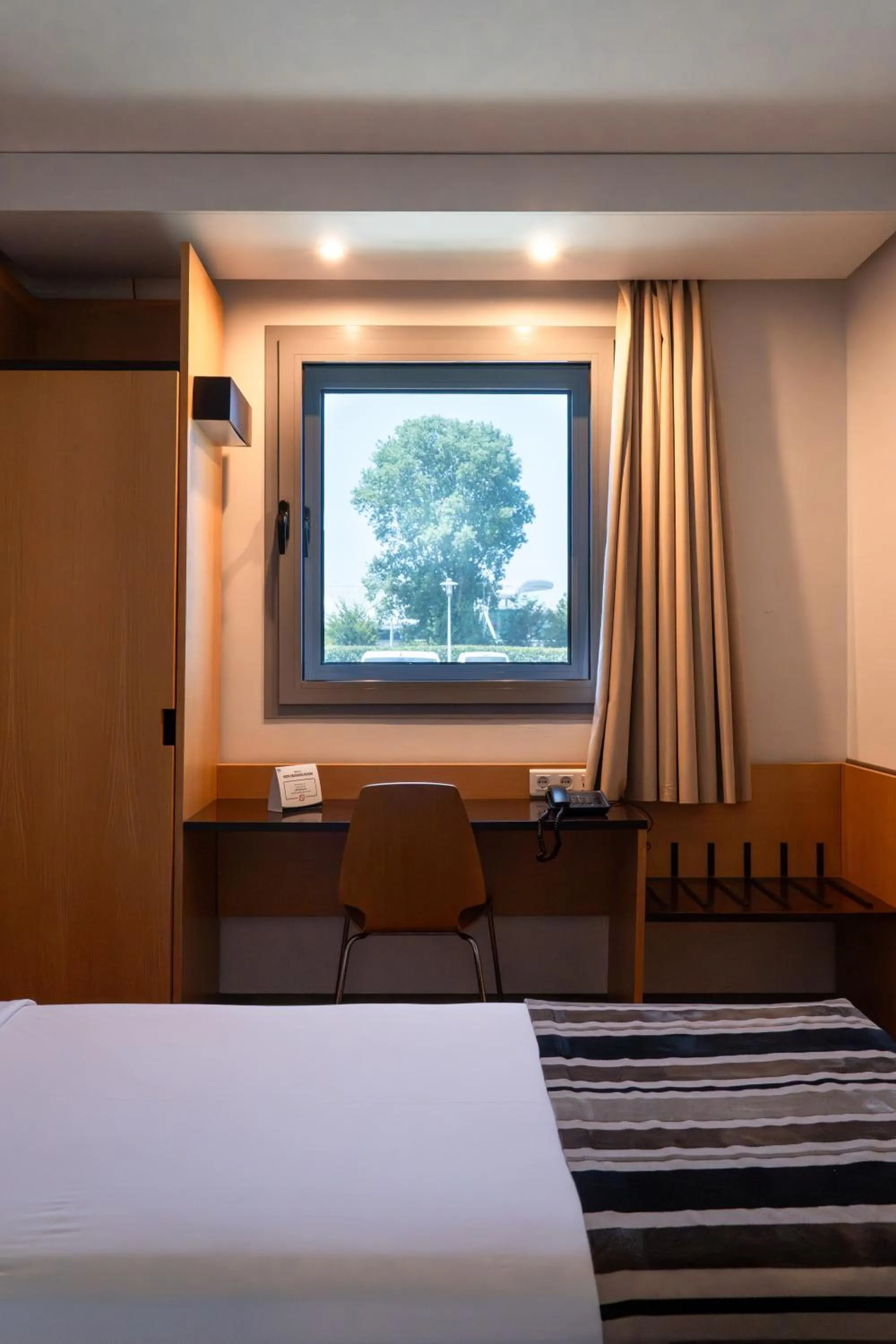 Seating area, Bed in Park Hotel Porto Aeroporto