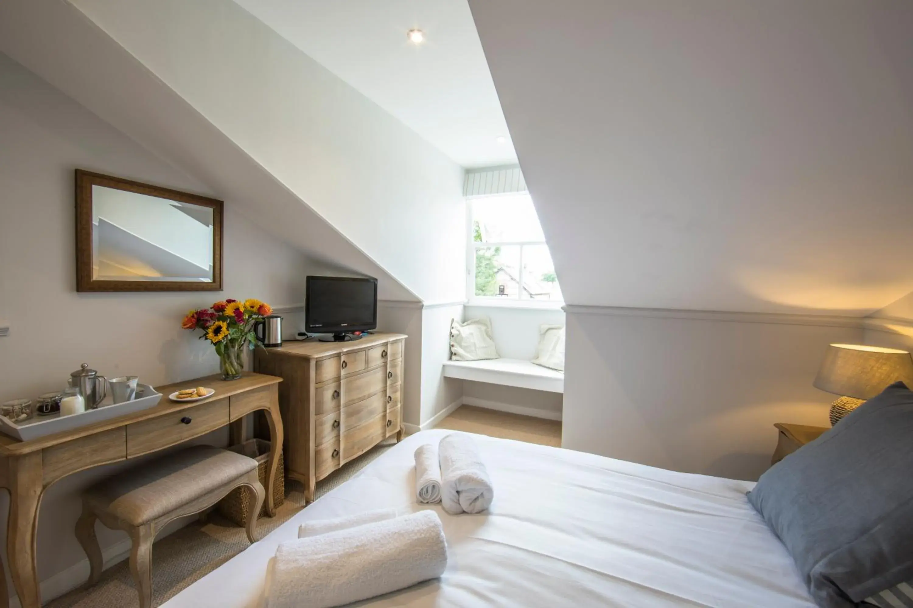 Bedroom, Bed in The Fox Inn Bedroom, Bed in The Fox Inn