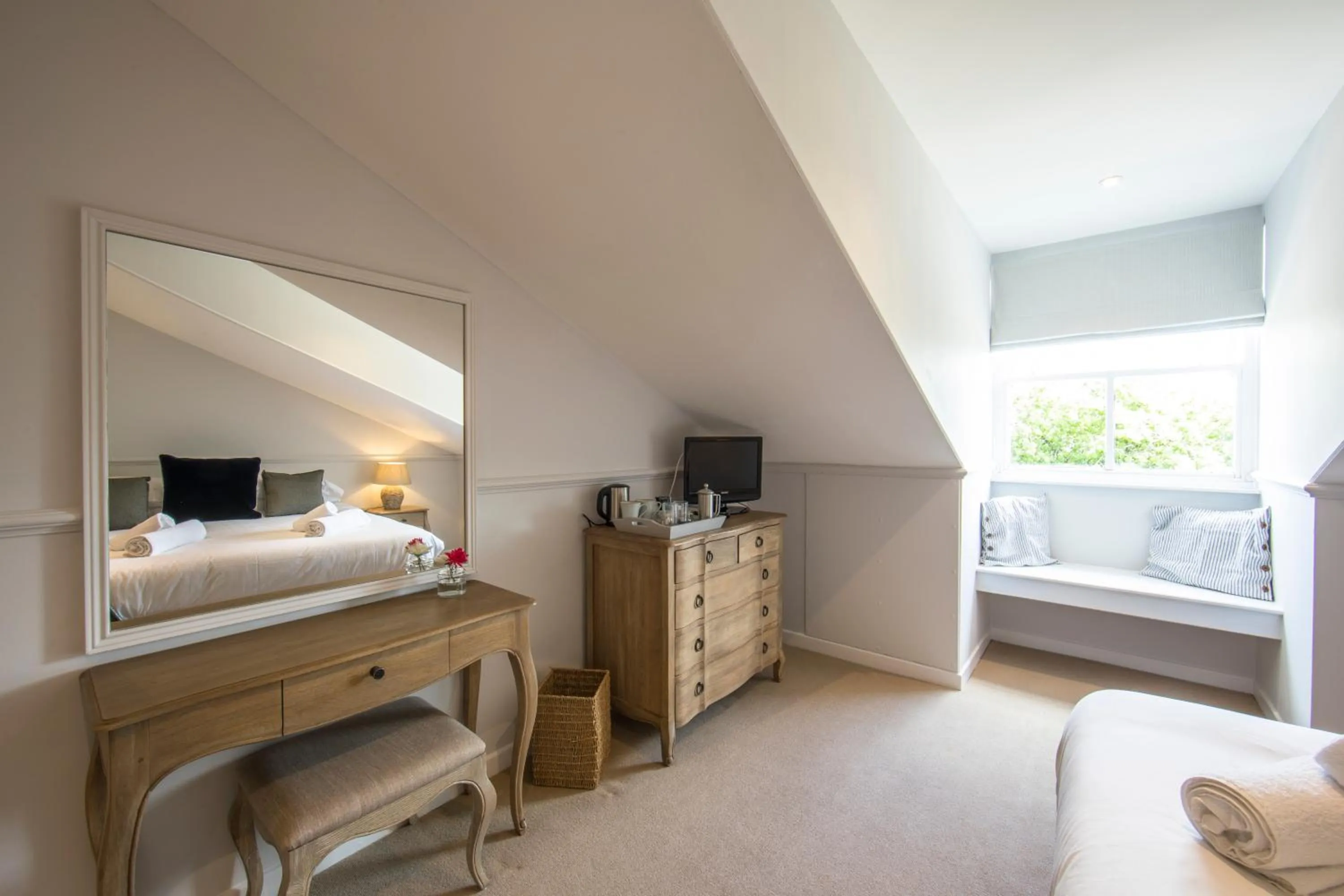 Bedroom, Bed in The Fox Inn