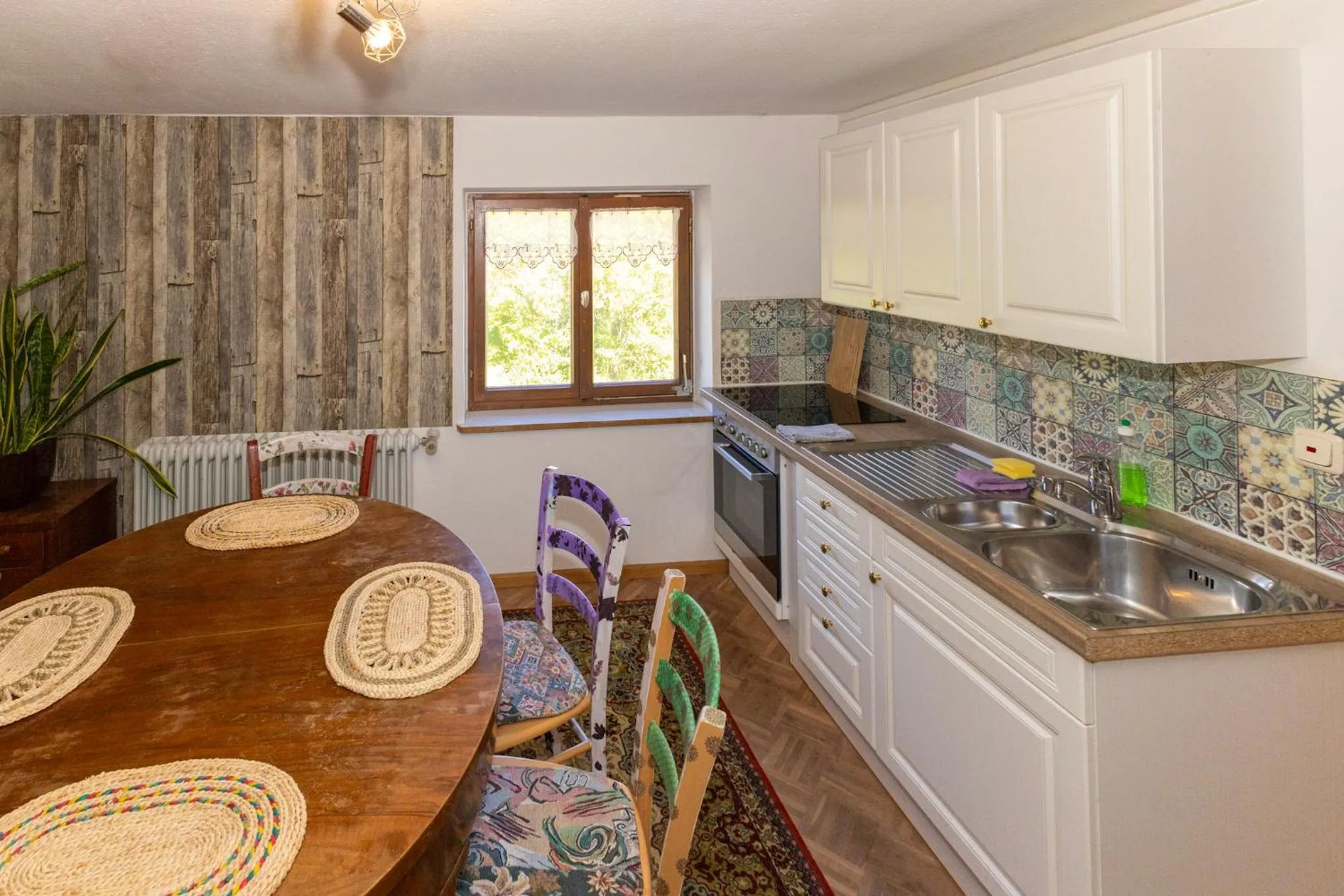 kitchen in Goldiger Hirsch B&B mit Gemeinschaftsküche